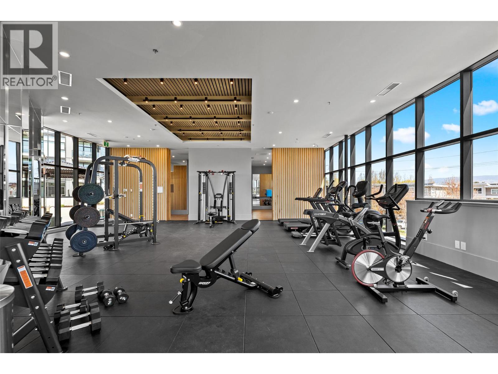 413 3389 Lakeshore Road, Kelowna