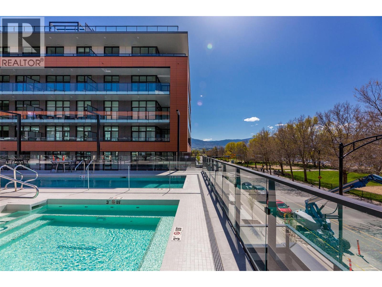 #413 3389 Lakeshore Road - 43