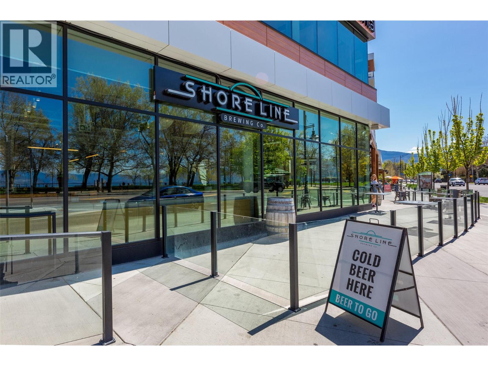 413 3389 Lakeshore Road, Kelowna