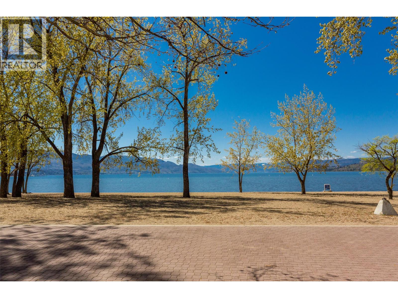 413 3389 Lakeshore Road, Kelowna