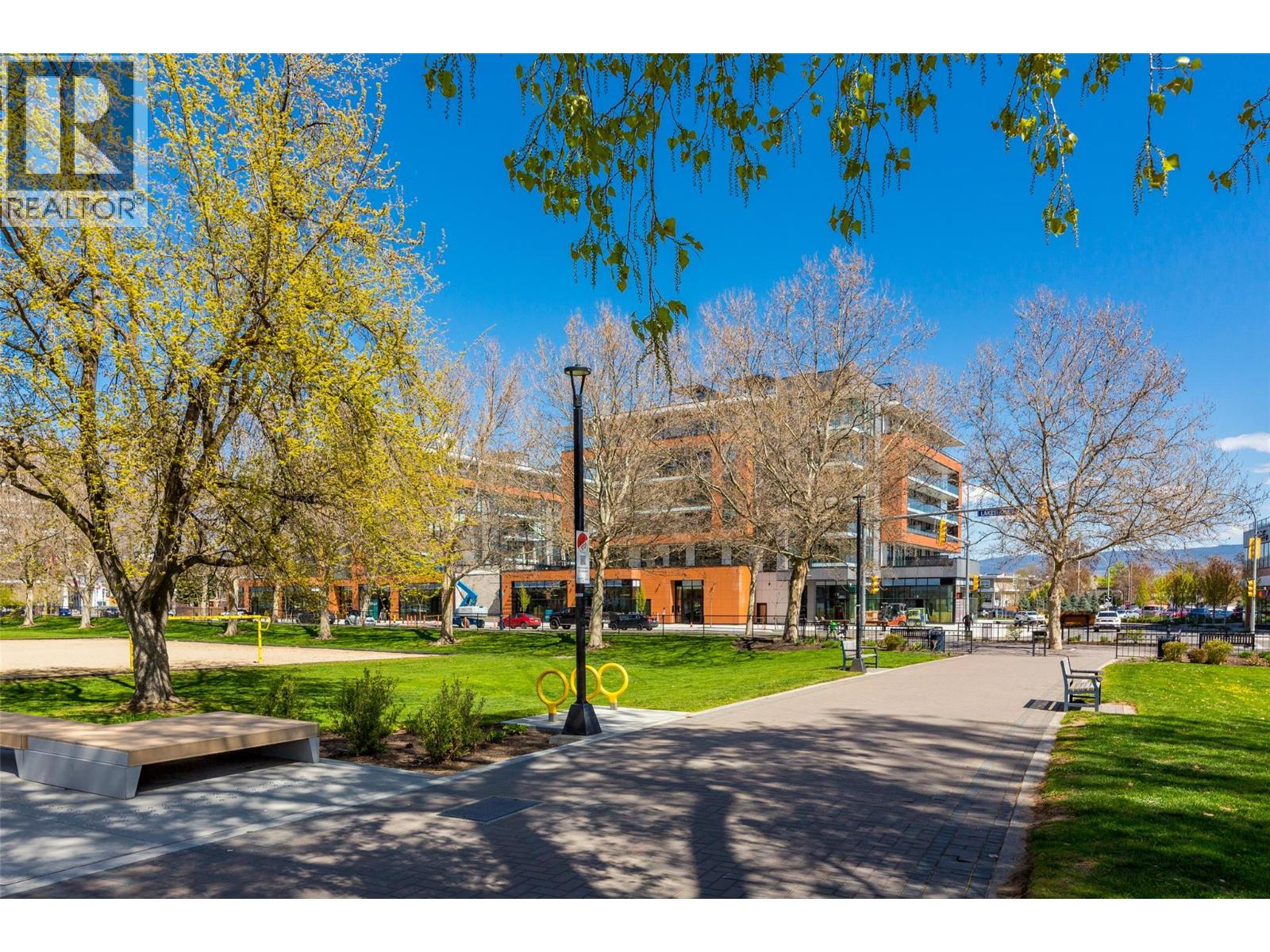 413 3389 Lakeshore Road, Kelowna