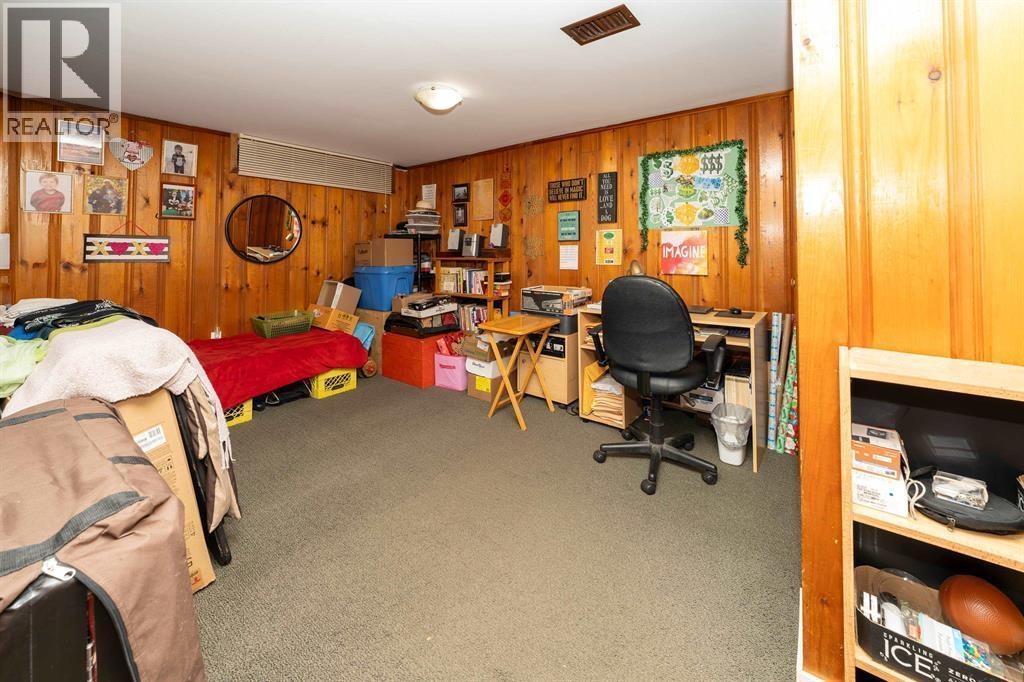 Photo 16 of 25
