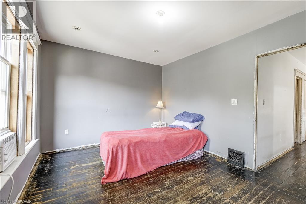 11 ELM Street - Image 19