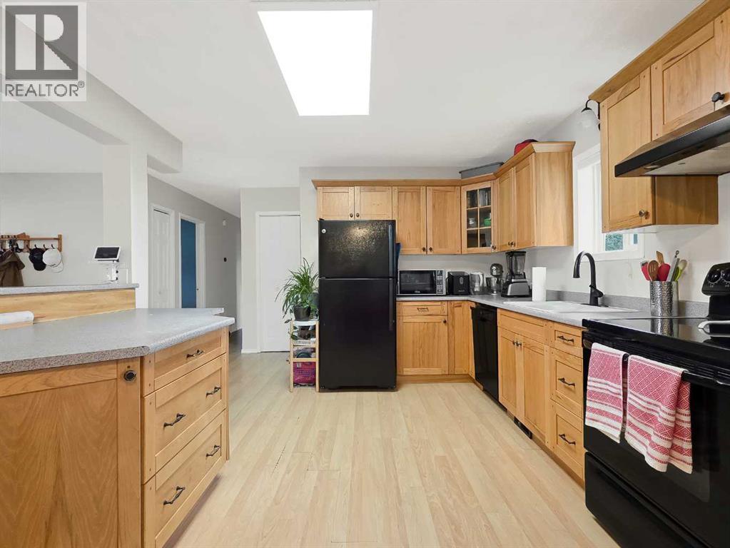 10305 98 Avenue - 7