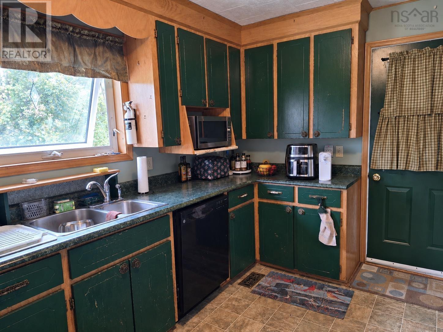 9150 Highway 14 - Image 28