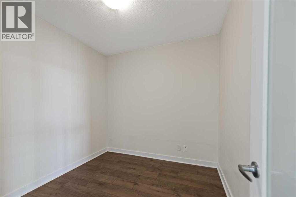 #410 10 Brentwood Common NW - 22