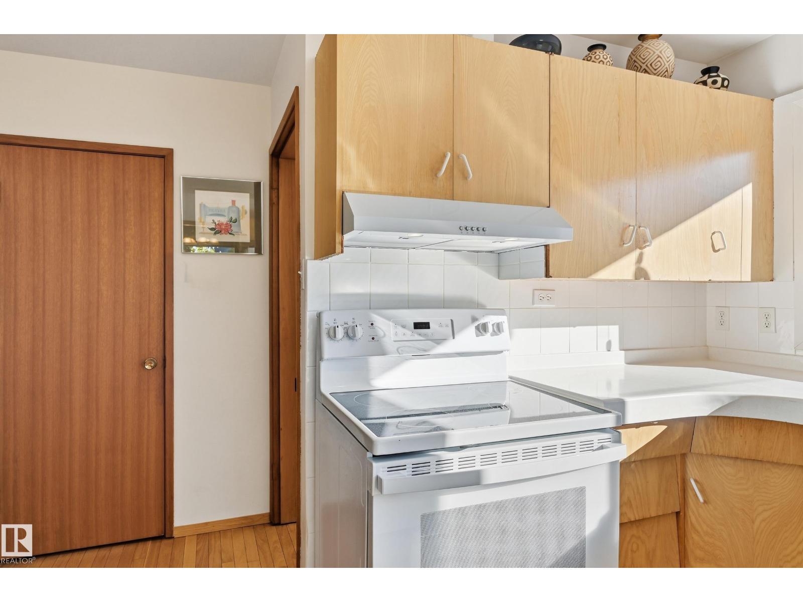 10607 74 ST NW - 10