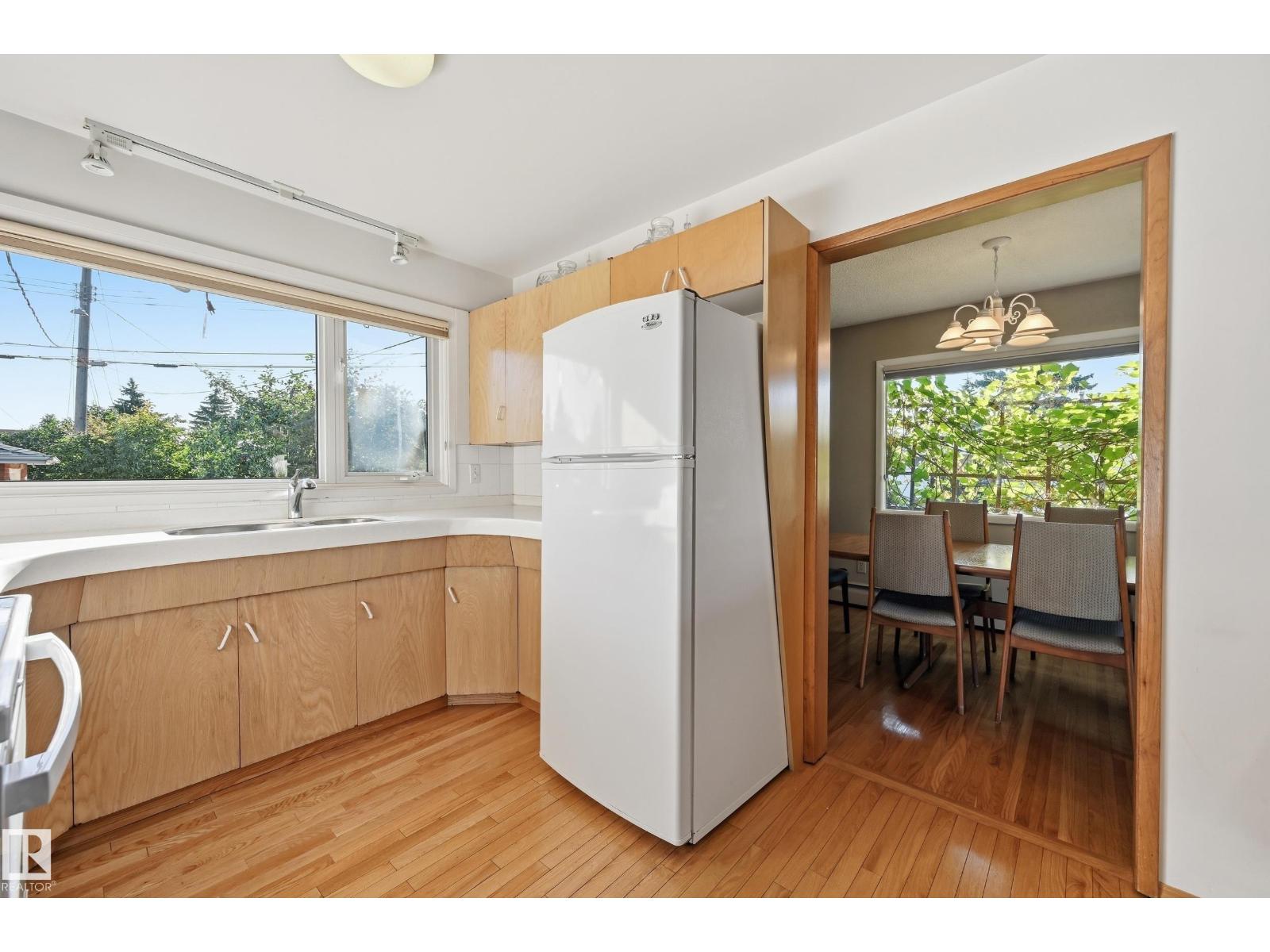 10607 74 ST NW - Image 12