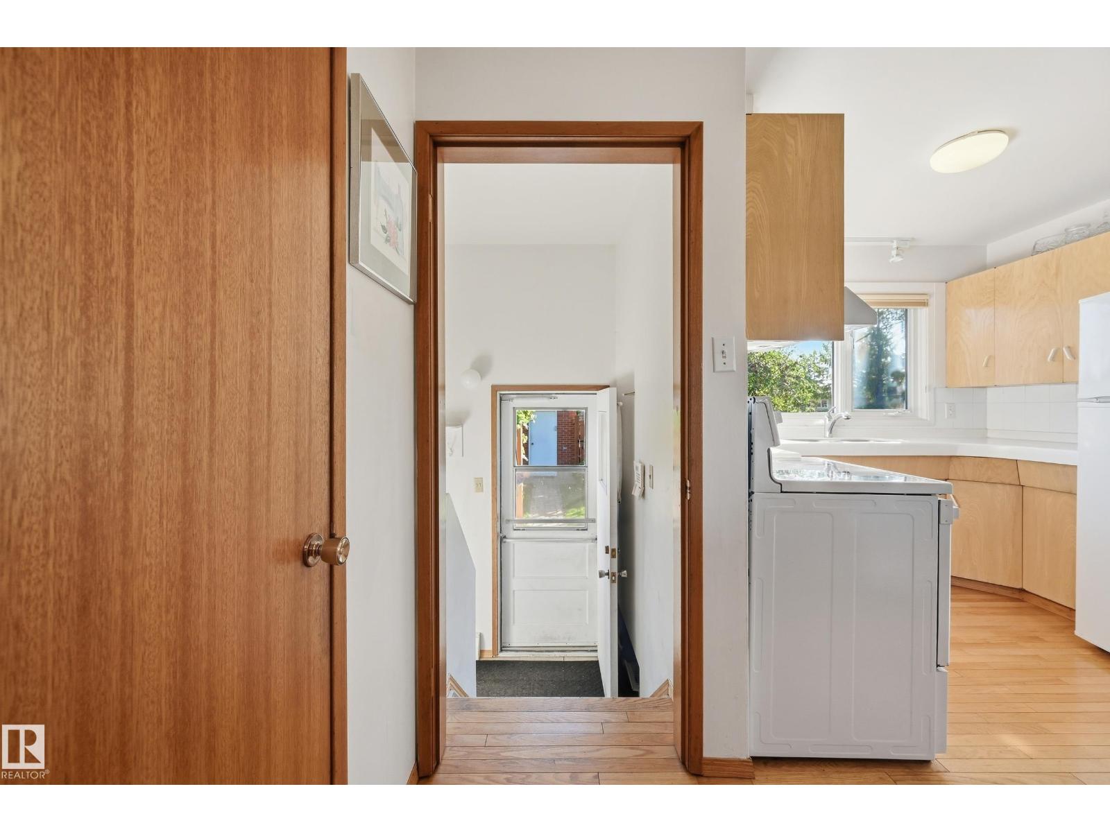 10607 74 ST NW - 18