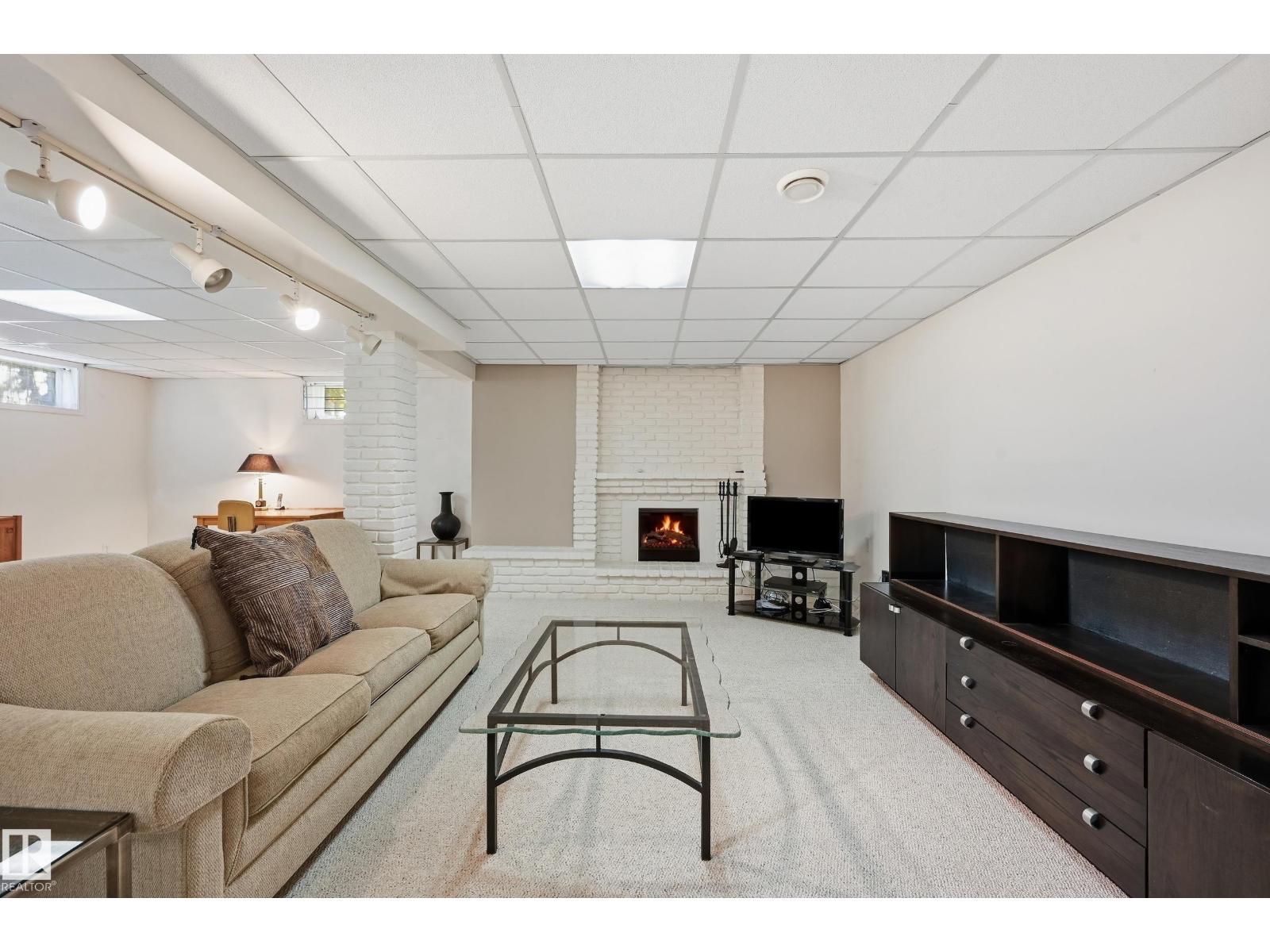10607 74 ST NW - 20