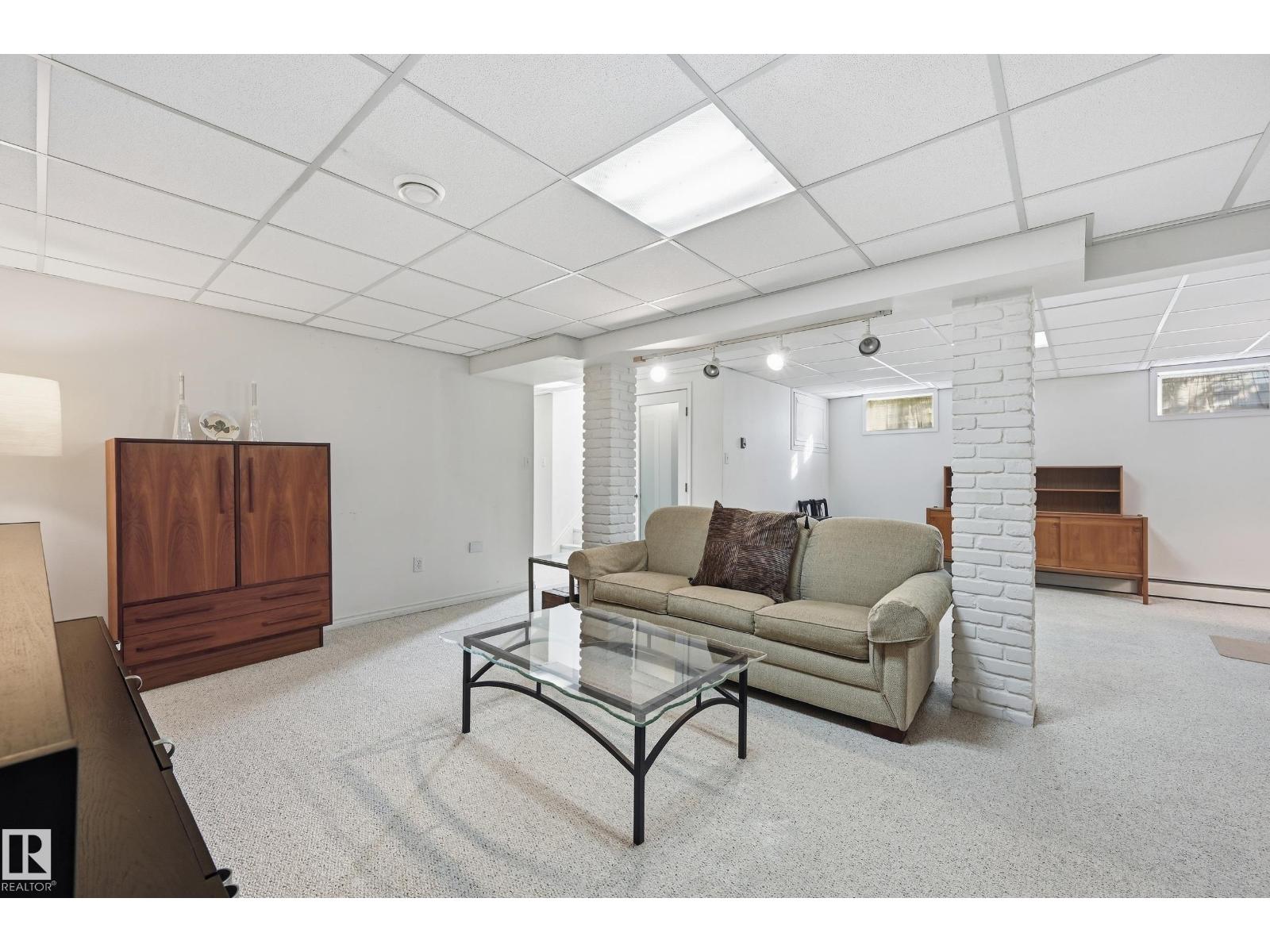 10607 74 ST NW - 21