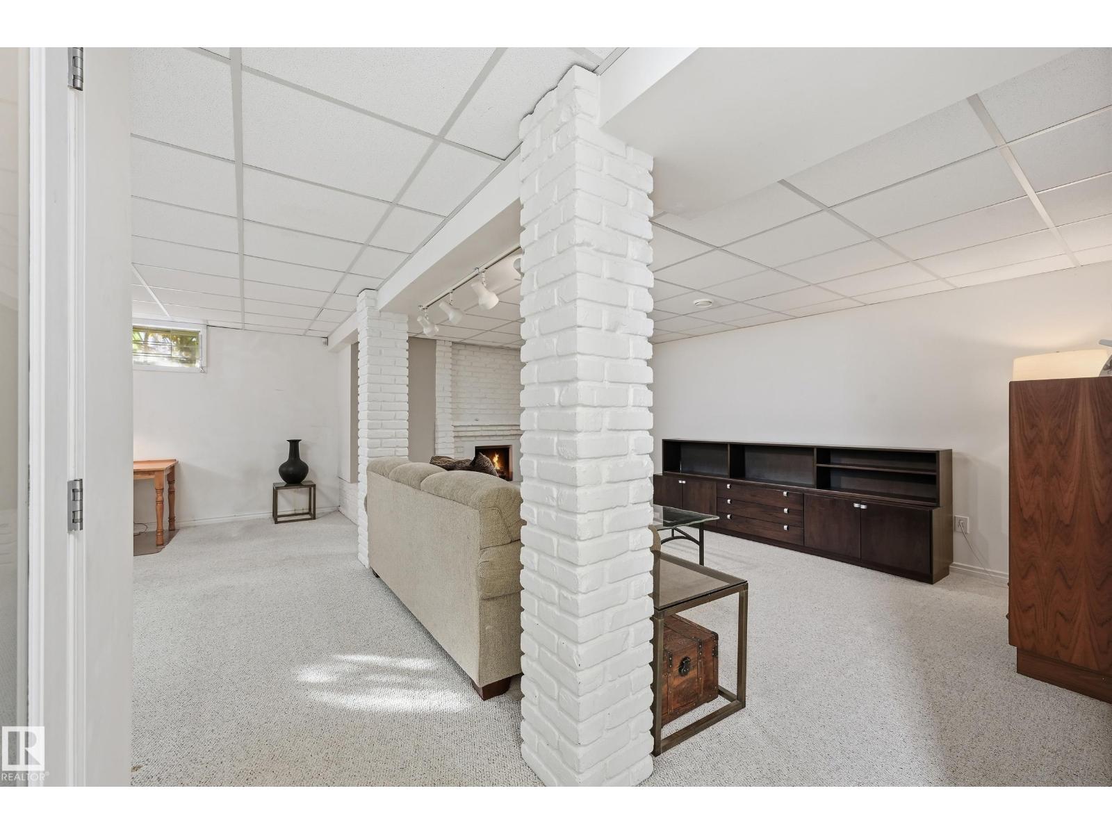10607 74 ST NW - 22