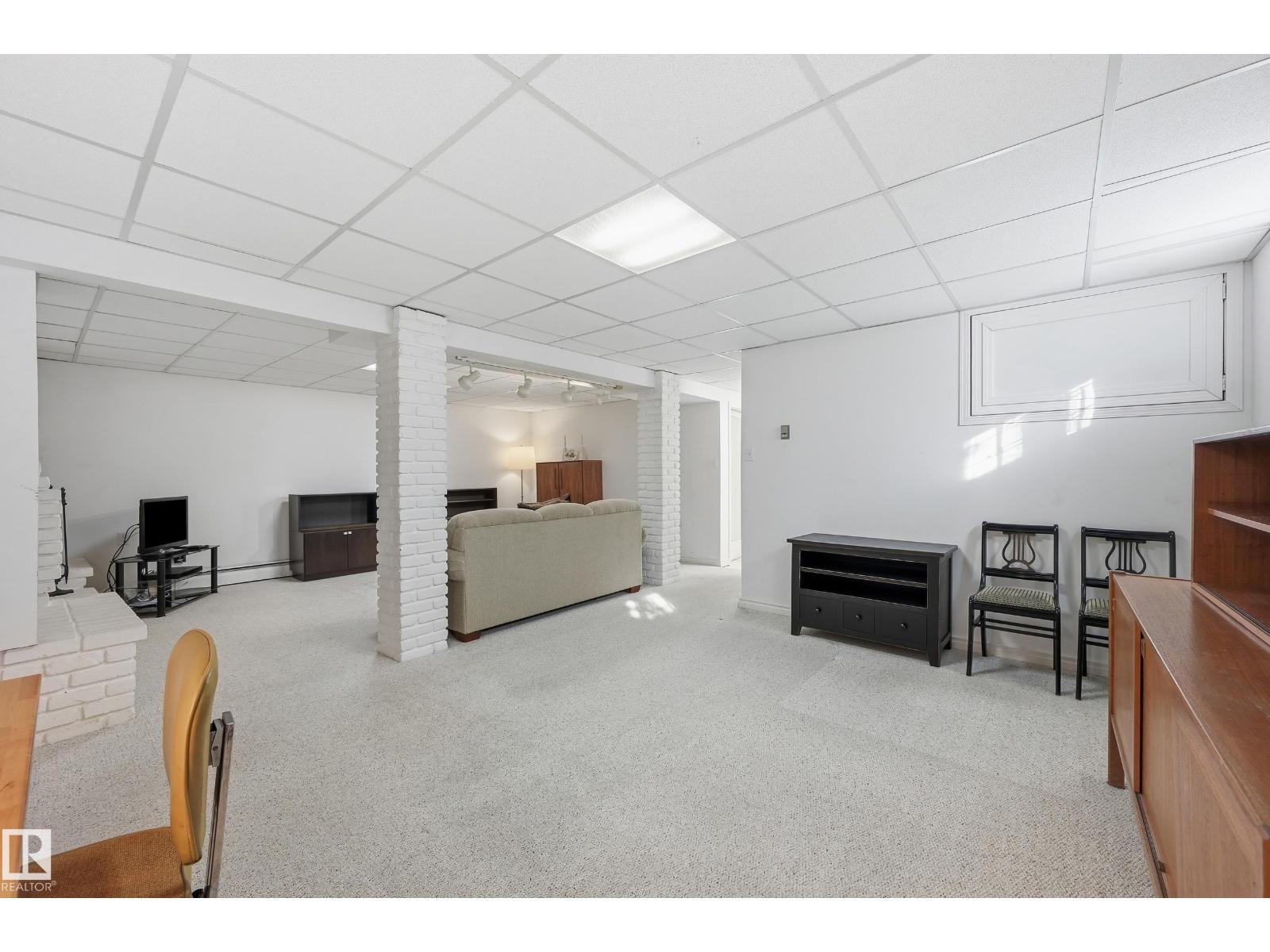 10607 74 ST NW - 24