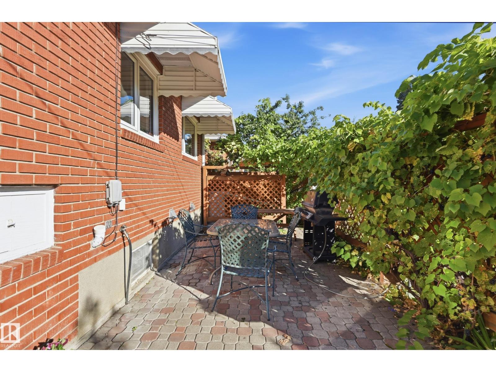 10607 74 ST NW - 29