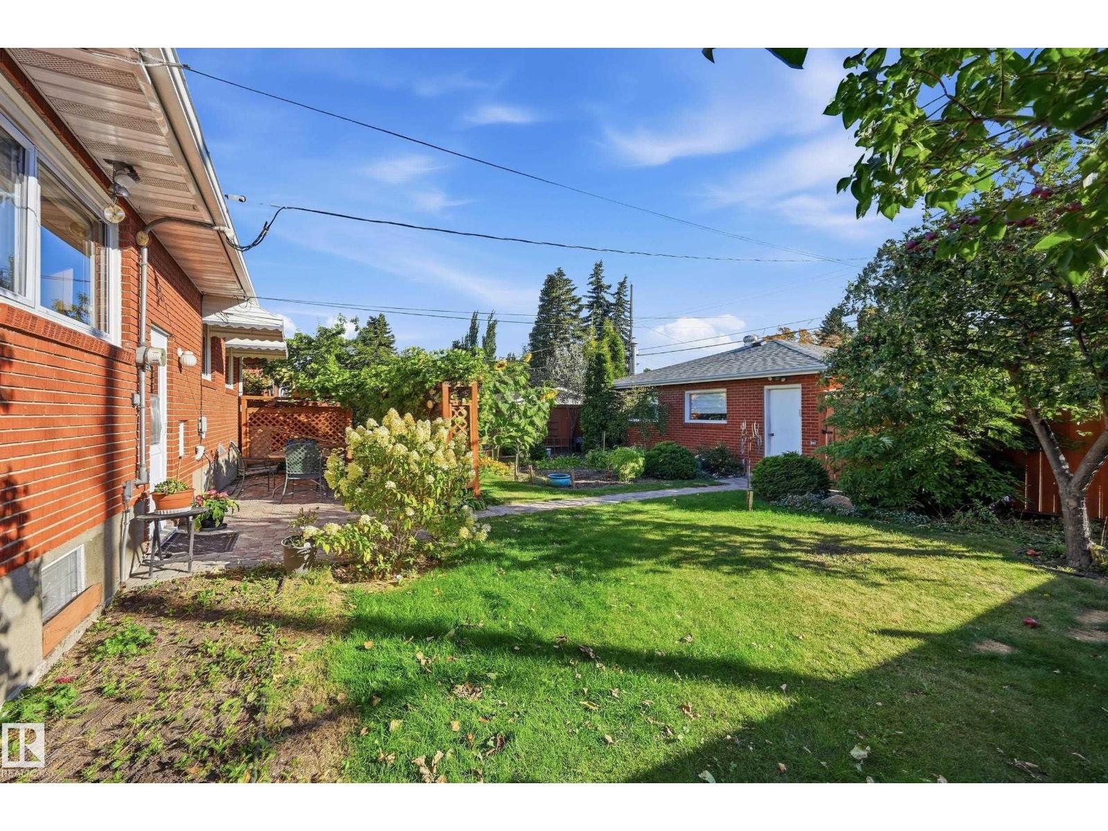 10607 74 ST NW - 30