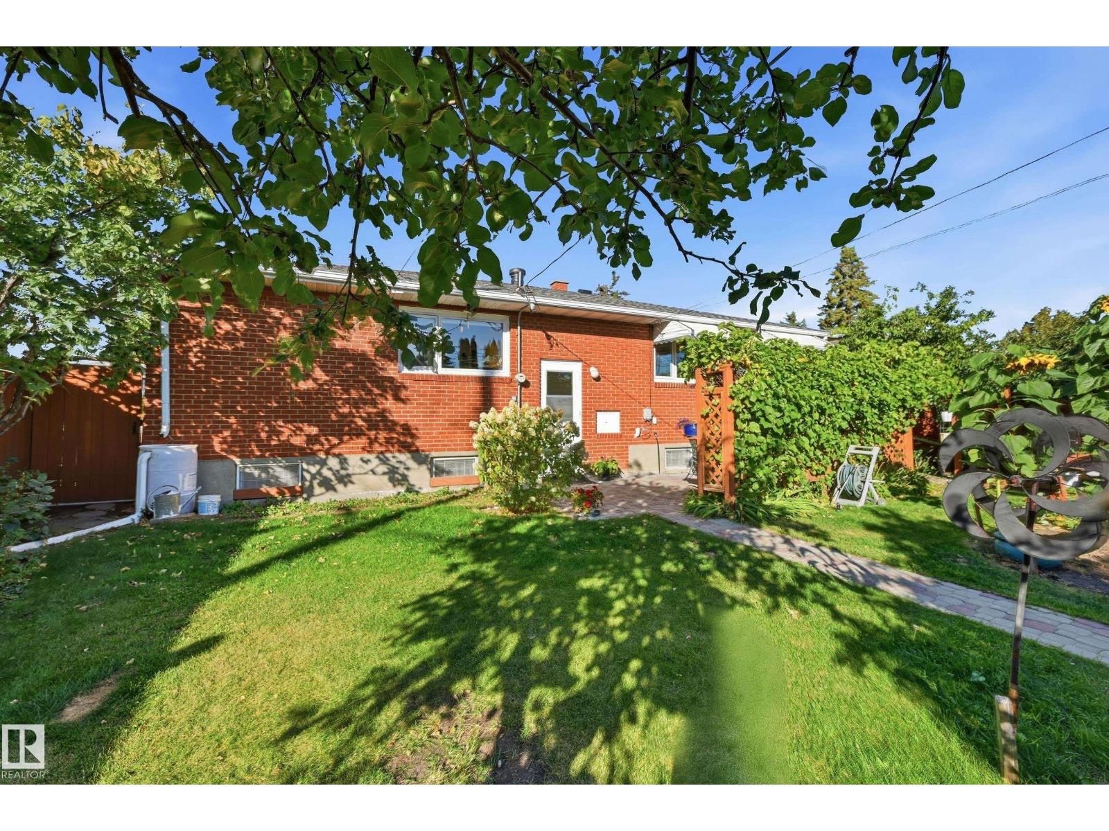 10607 74 ST NW - Image 31