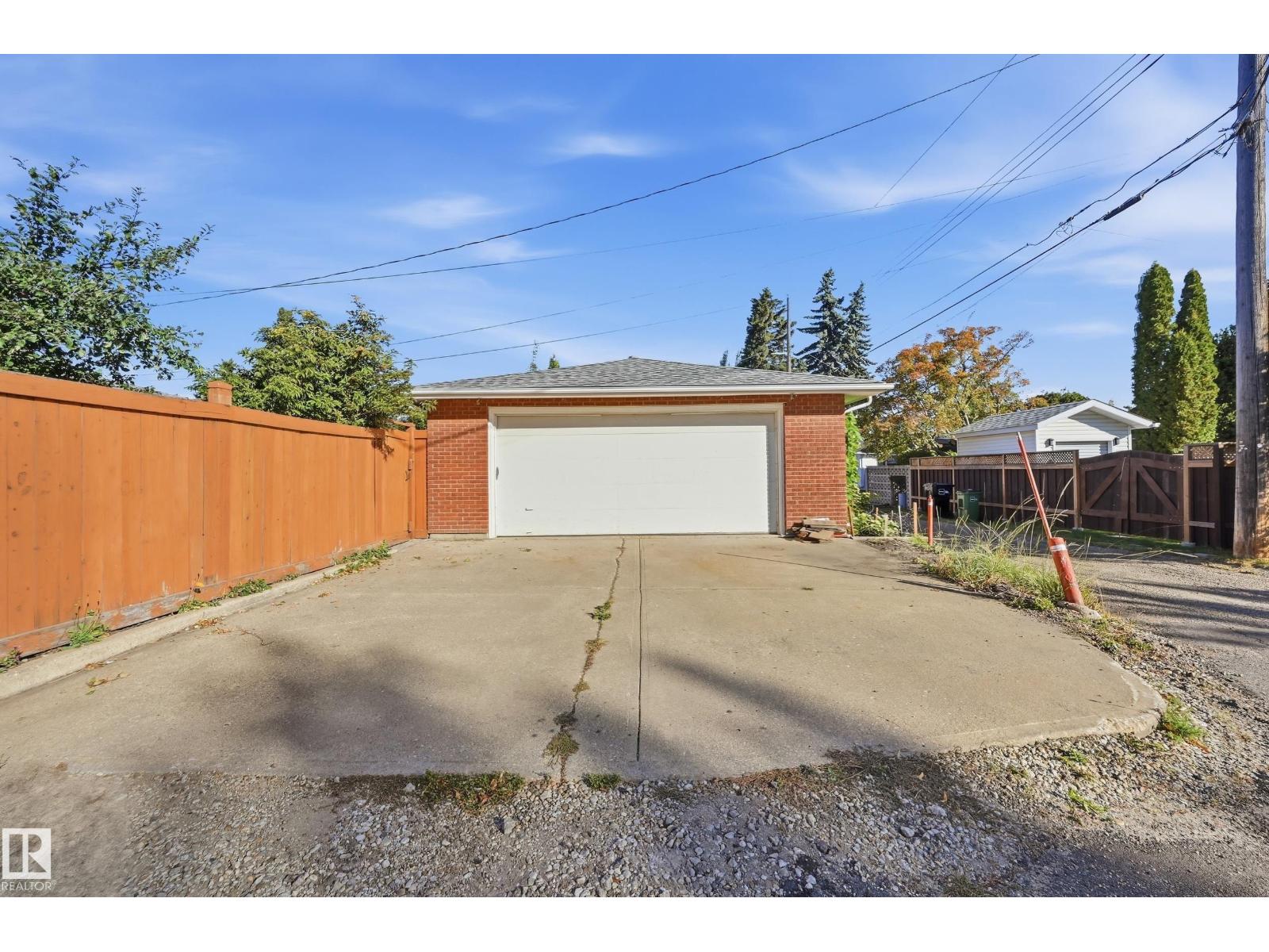10607 74 ST NW - Image 32