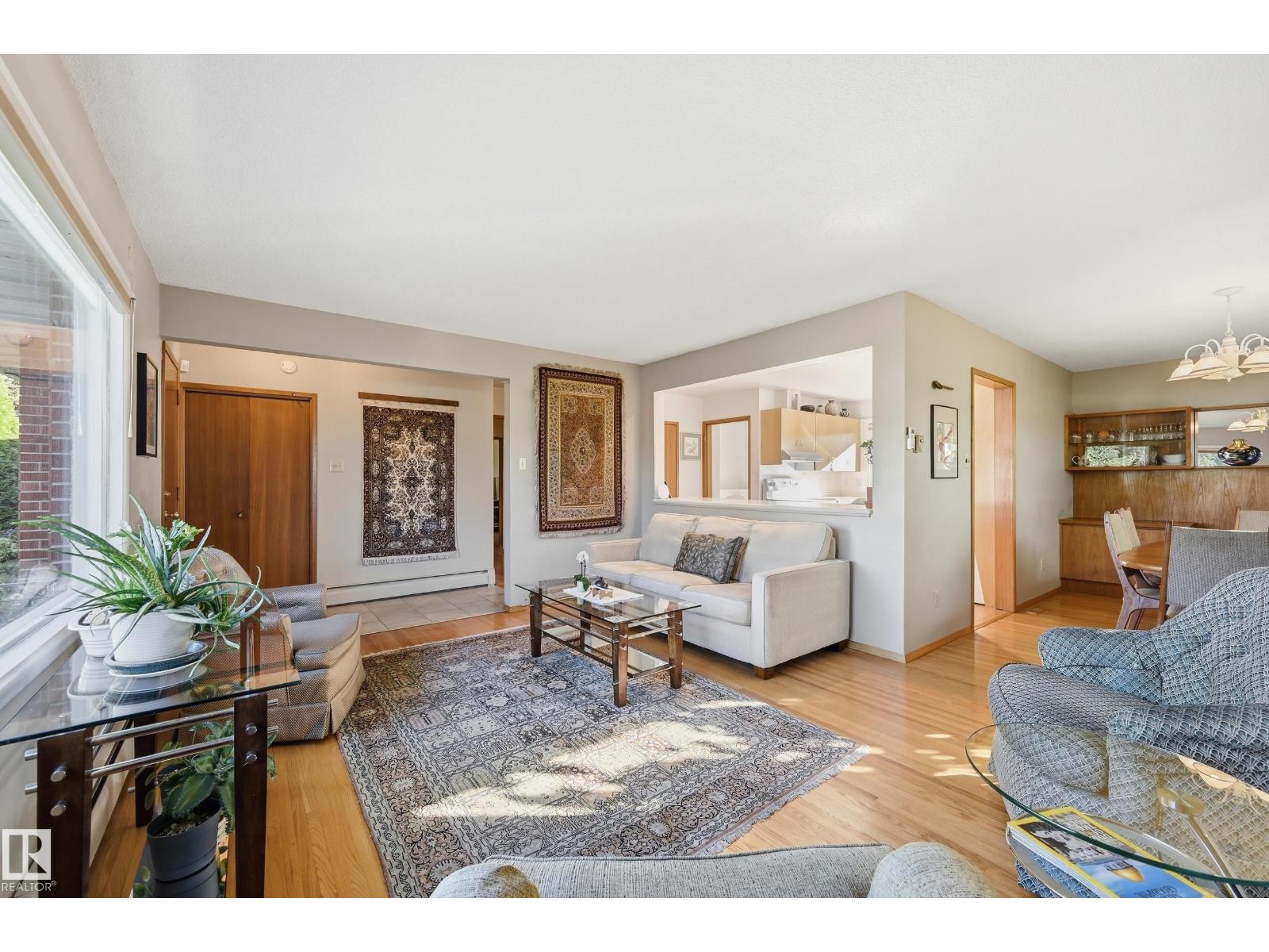 10607 74 ST NW - 4
