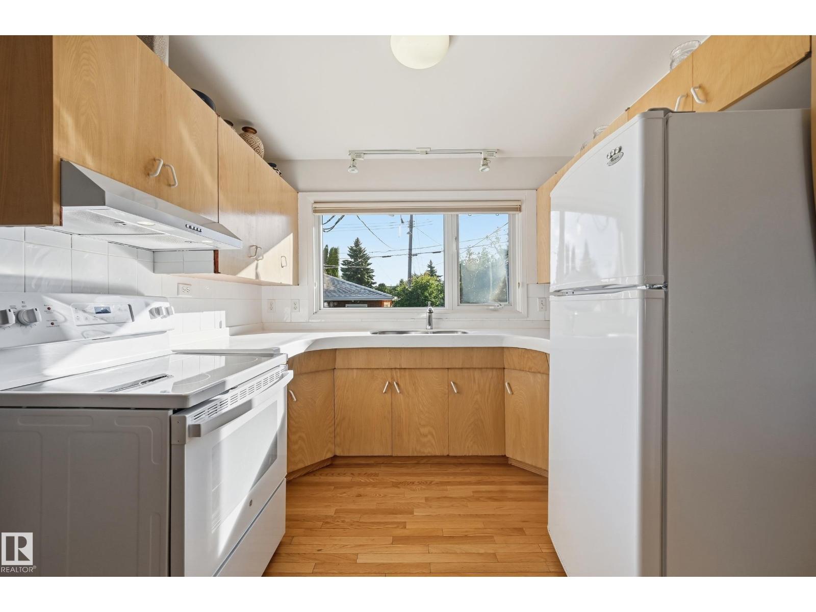 10607 74 ST NW - 9
