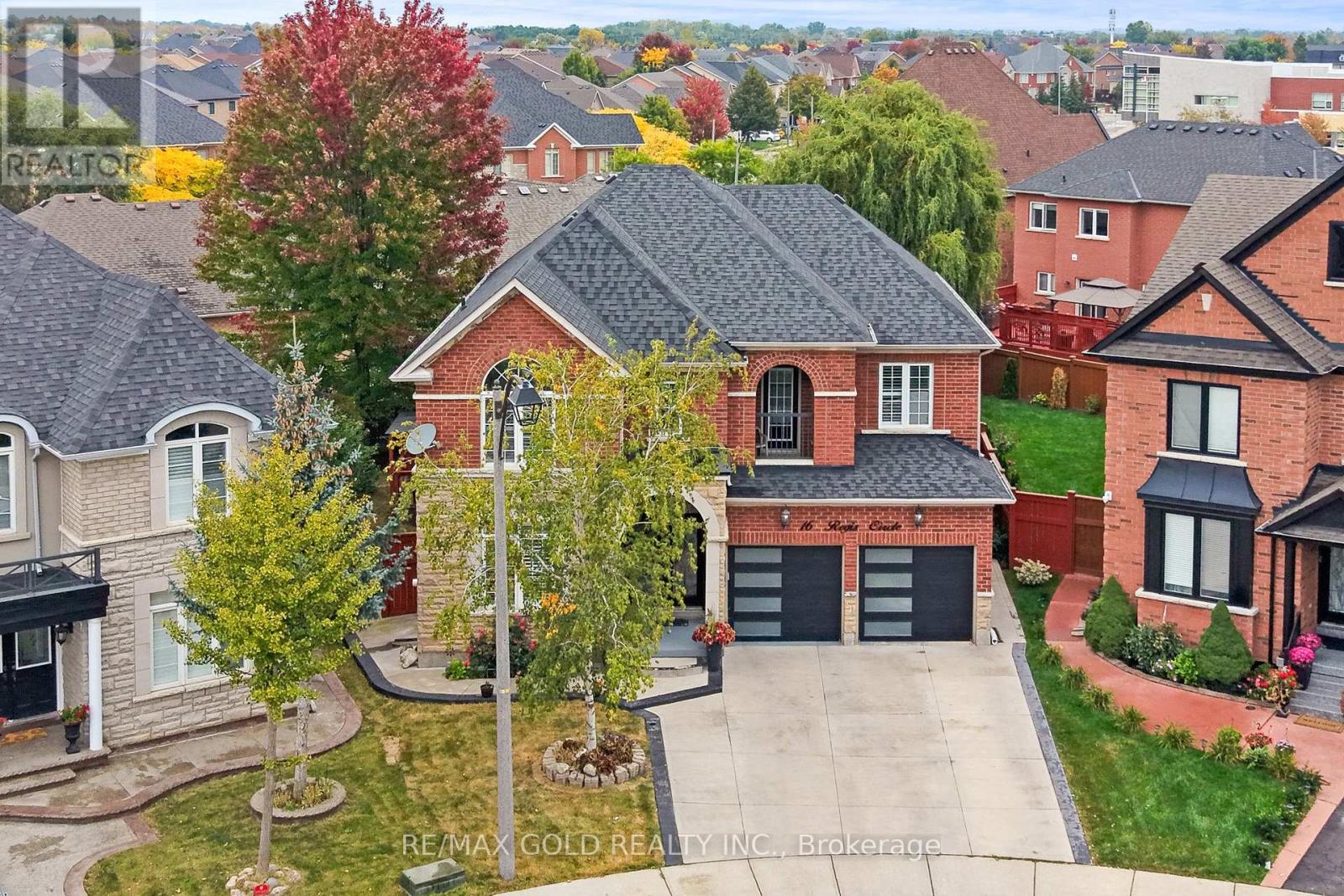 16 REGIS CIRCLE - 1