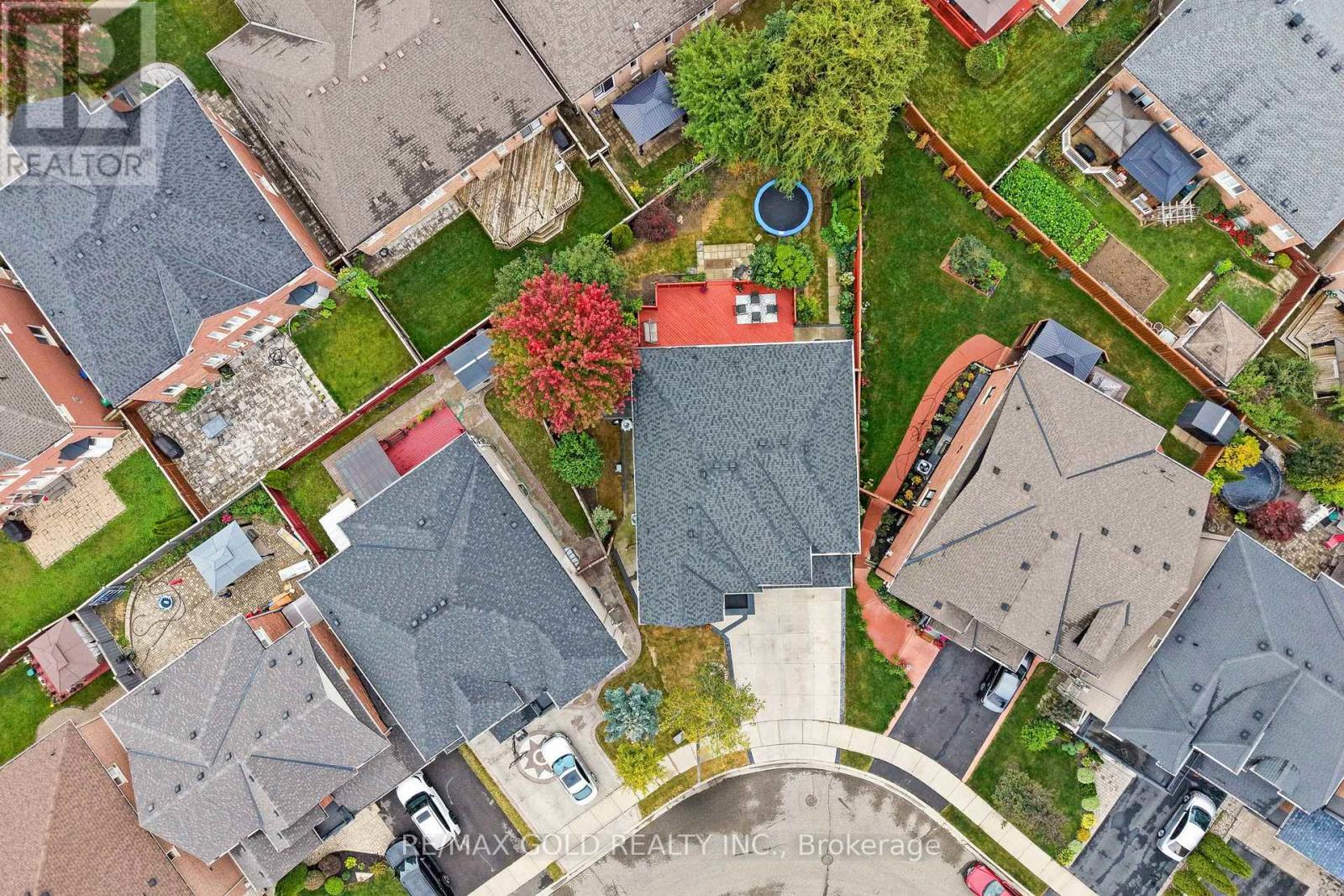 16 REGIS CIRCLE - 37
