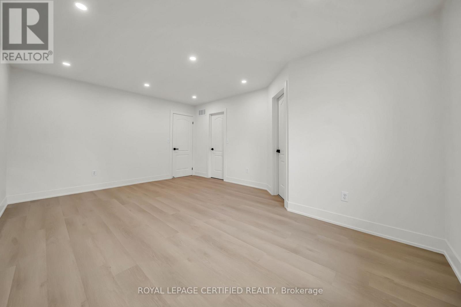 3864 COACHMAN CIRCLE - Image 23