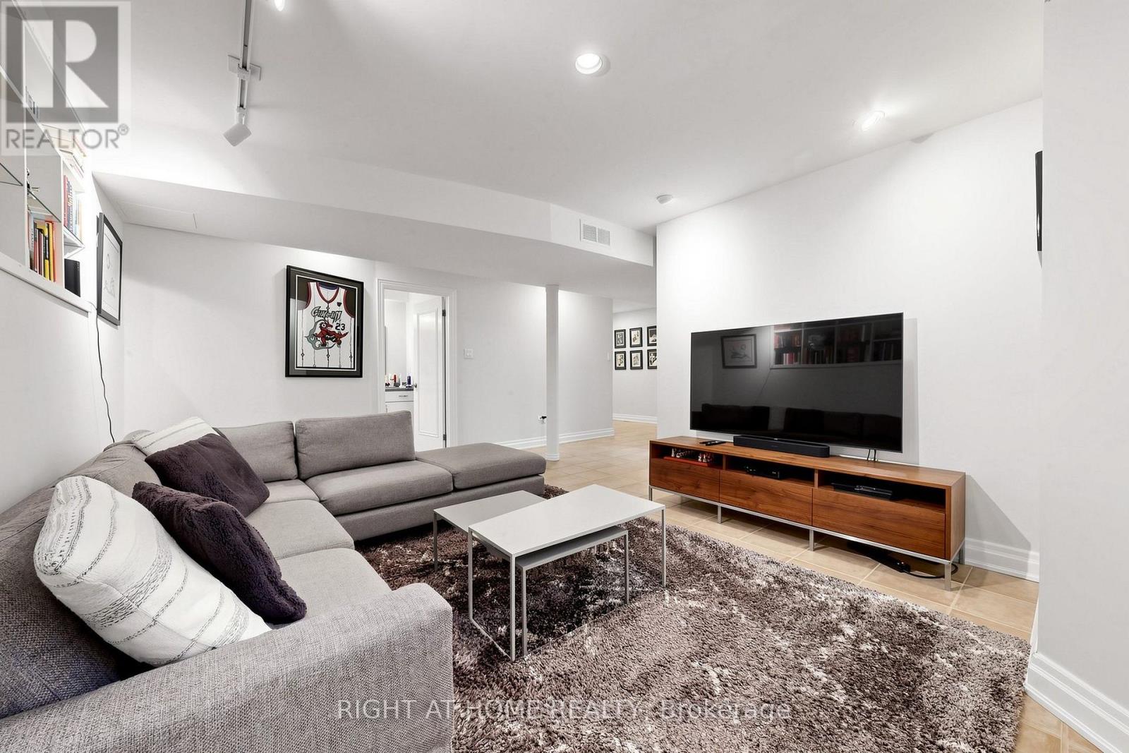 4 Grovetree Road, Toronto, ON photo 28