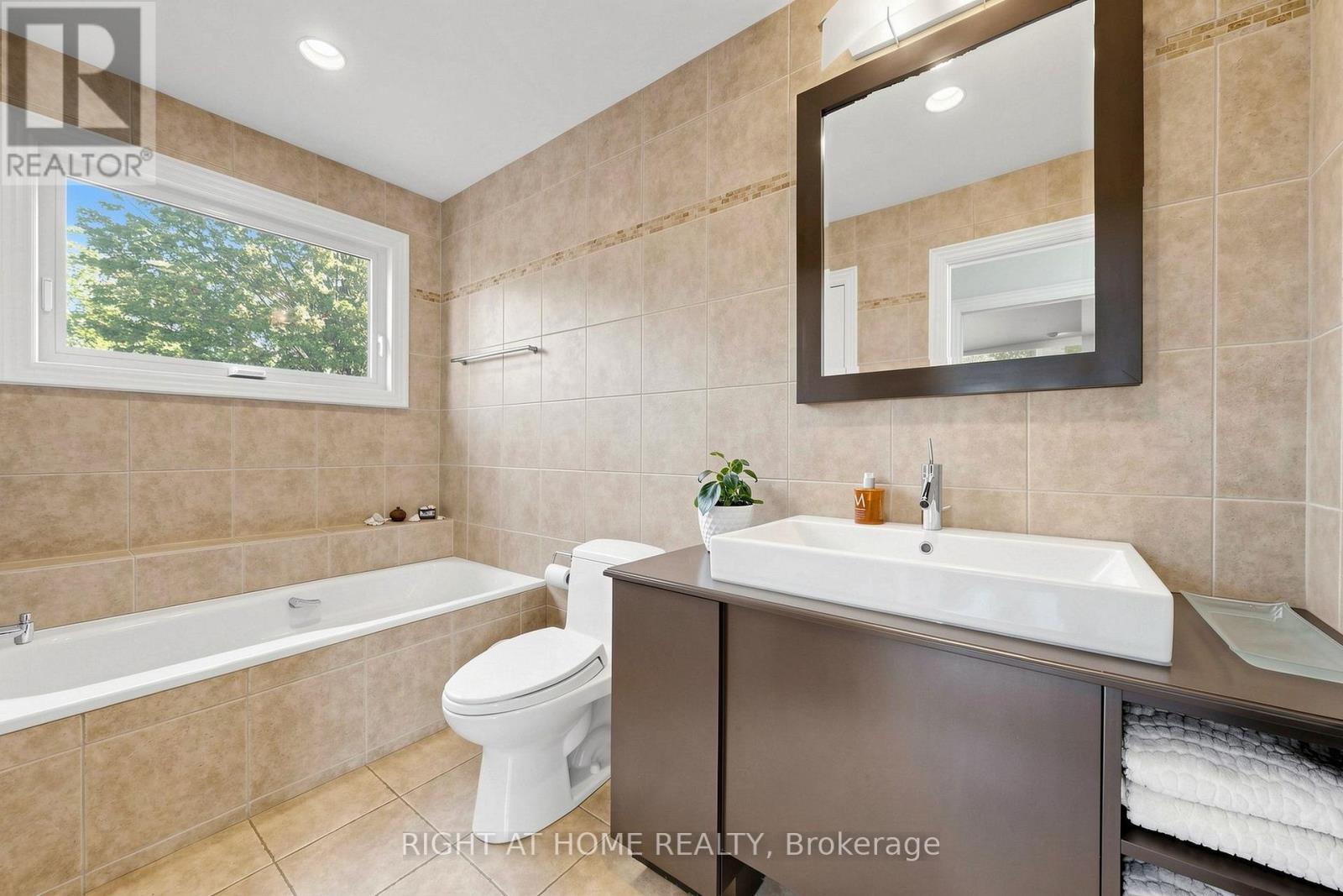 4 Grovetree Road, Toronto, ON photo 26