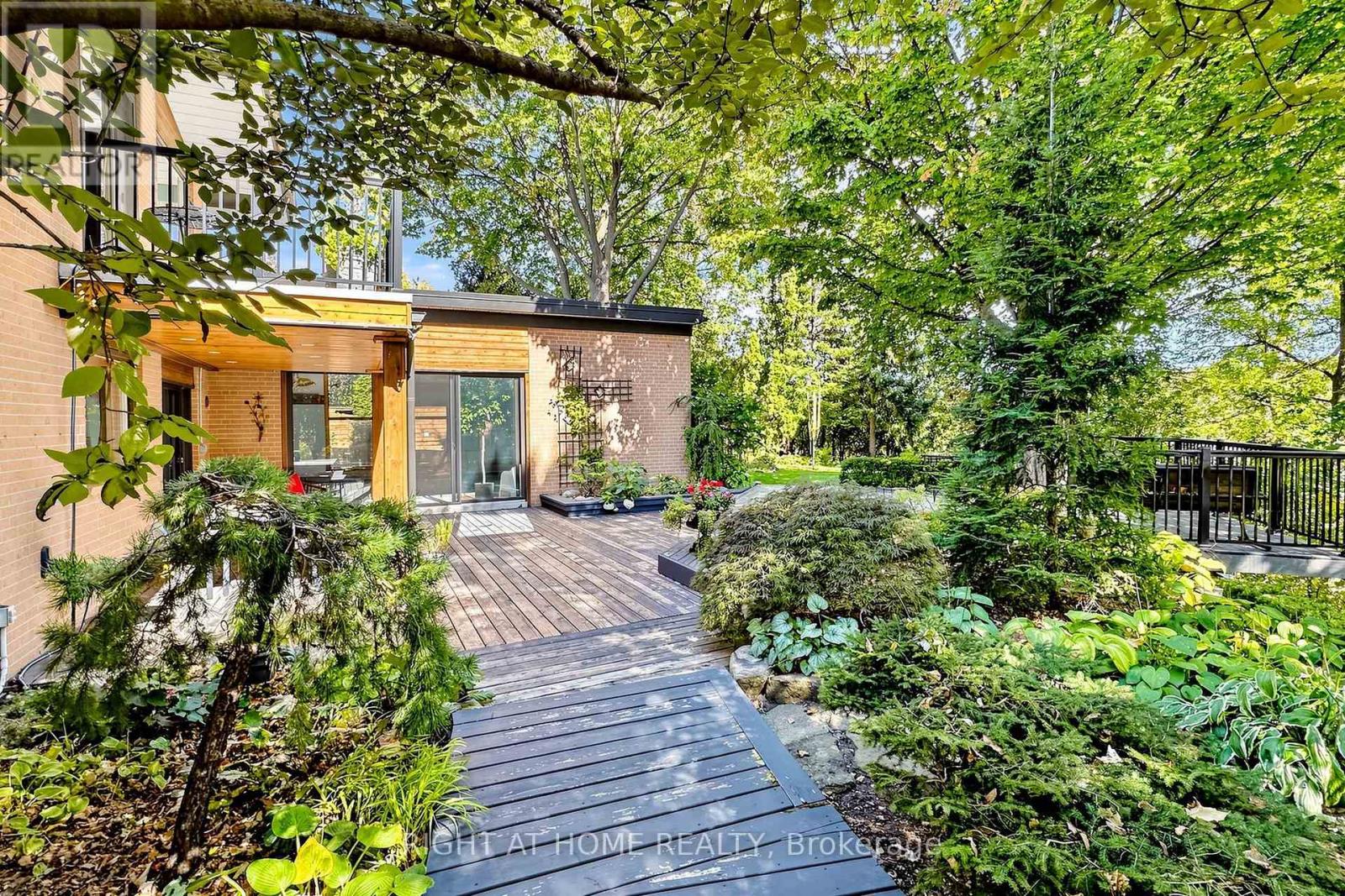 4 Grovetree Road, Toronto, ON photo 8