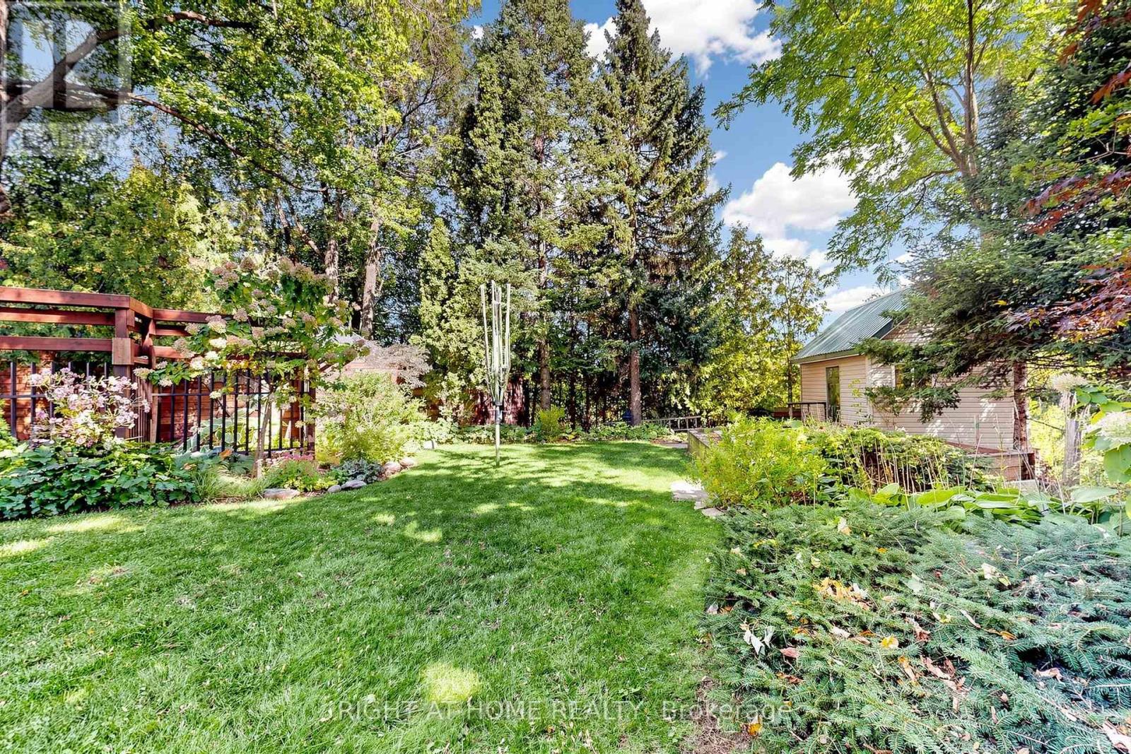 4 Grovetree Road, Toronto, ON photo 9