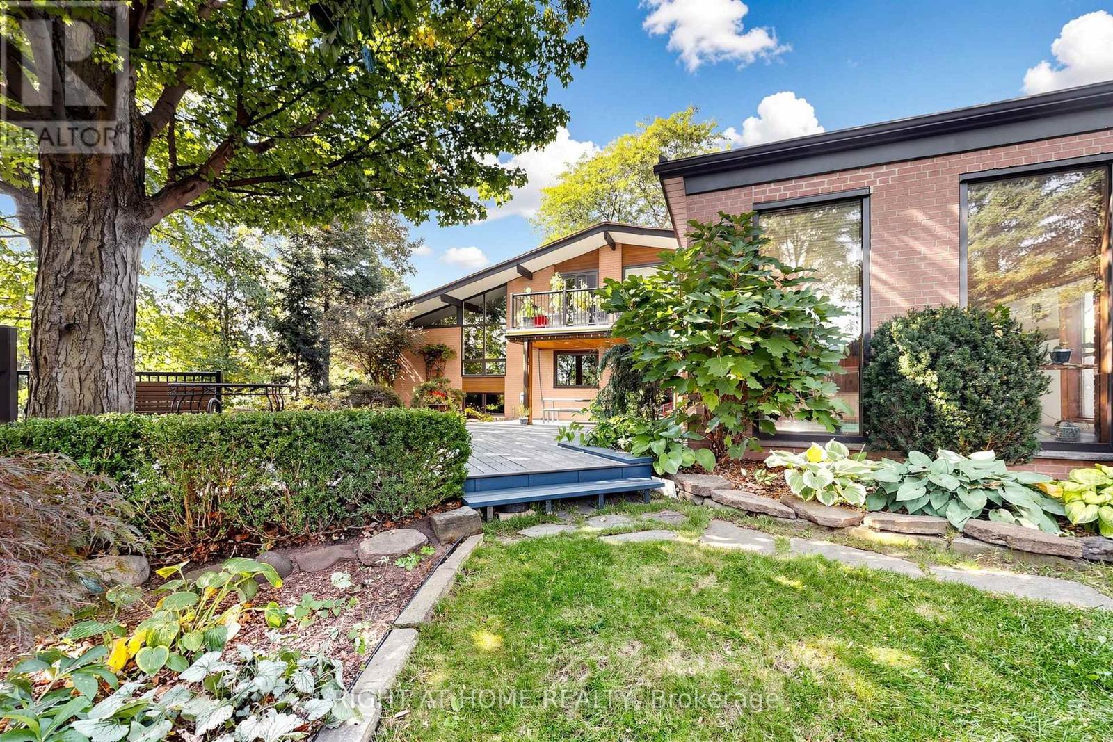 4 Grovetree Road, Toronto, ON photo 10