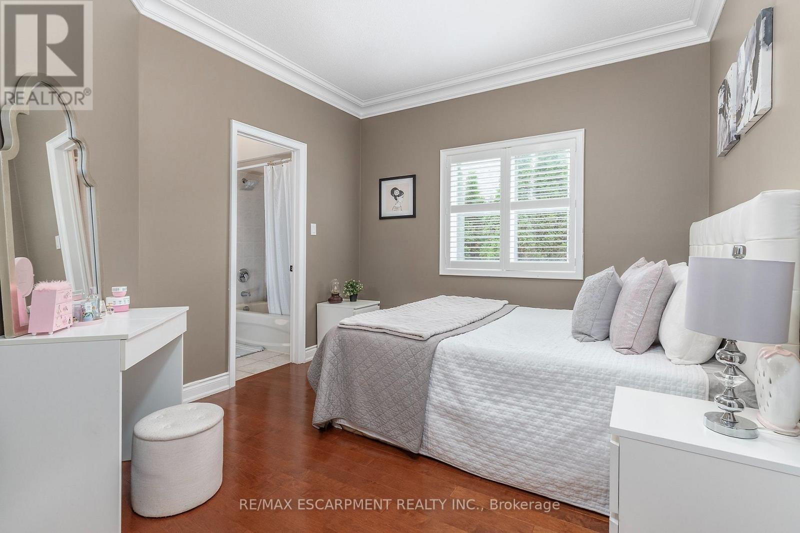151 MOORE CRESCENT - 17
