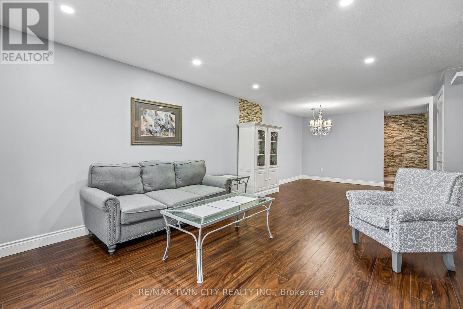 #74 65 GLAMIS ROAD - 17