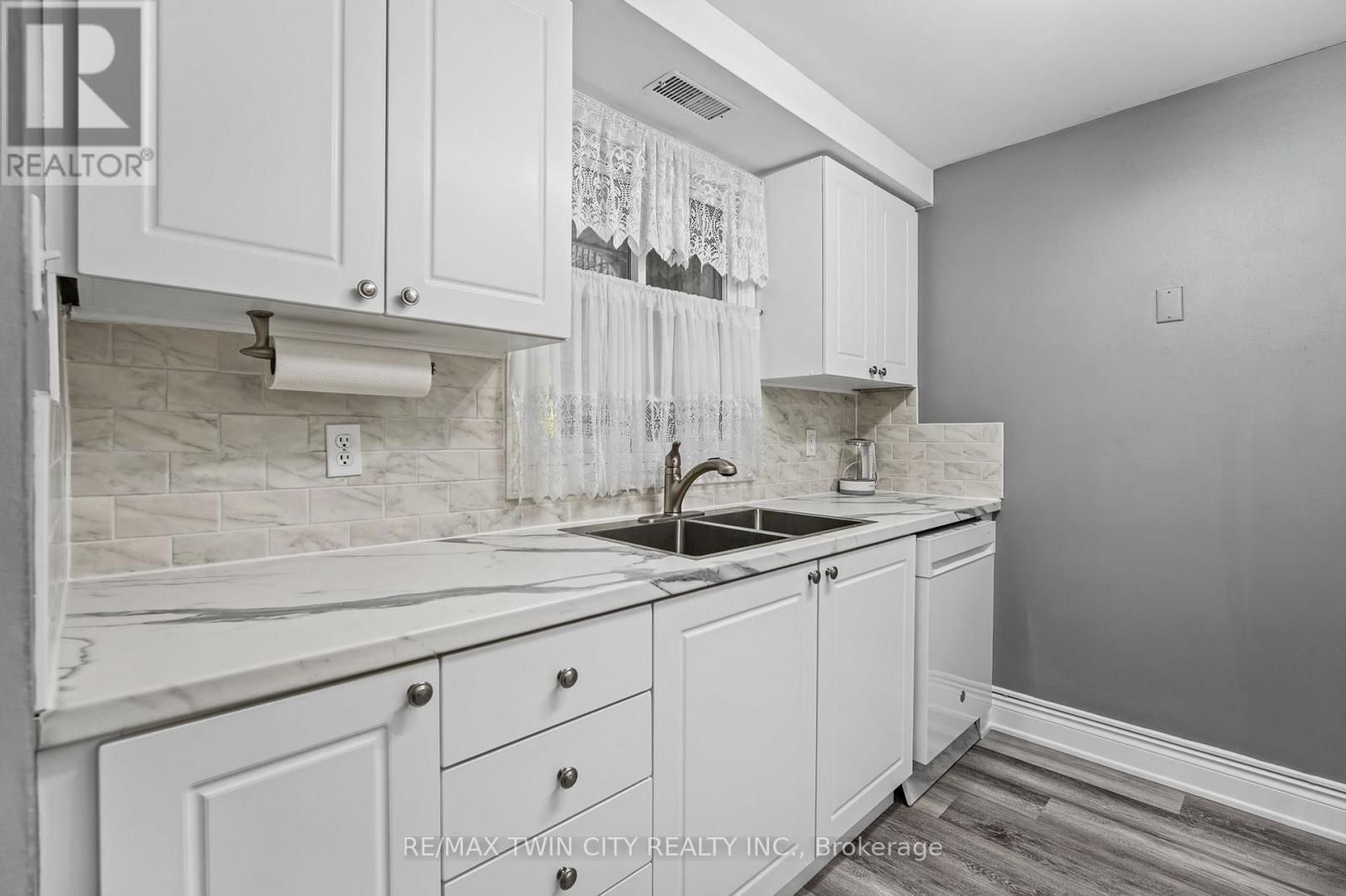 #74 65 GLAMIS ROAD - 8