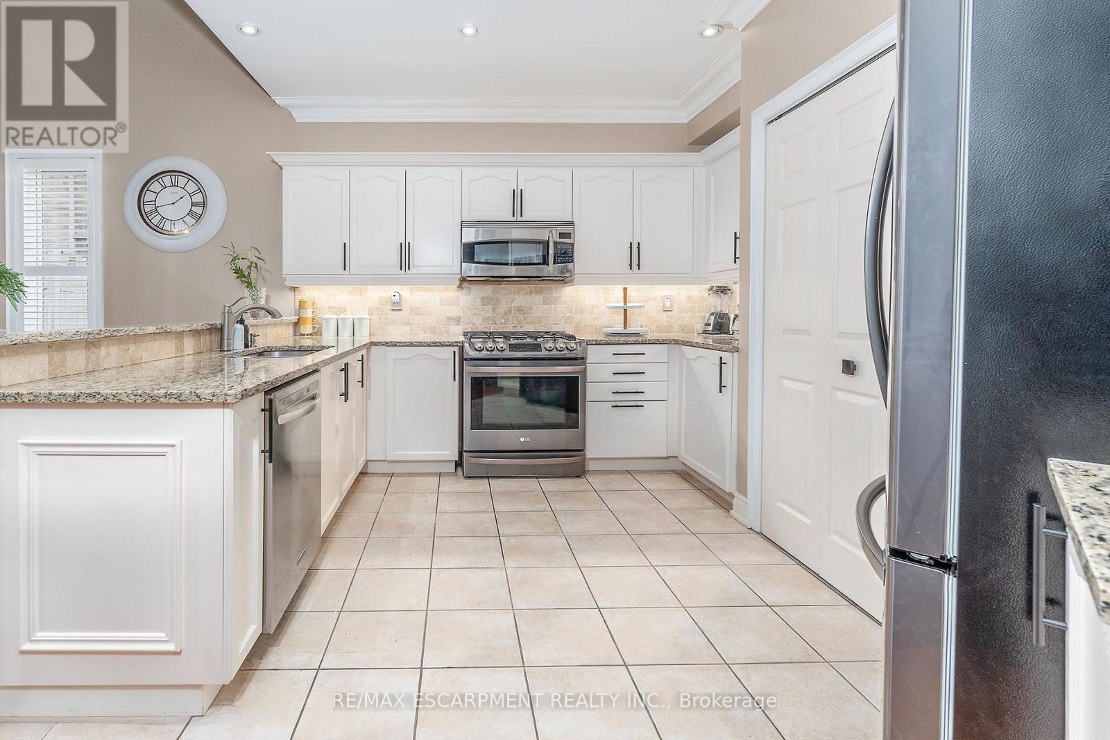 151 MOORE CRESCENT - Image 7