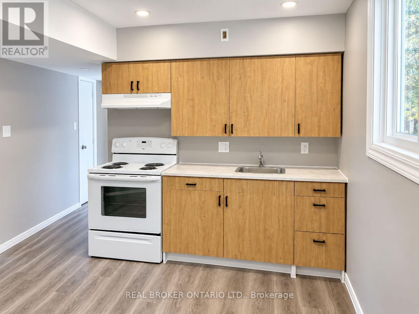 C - 93 BRYBECK CRESCENT — photo 2