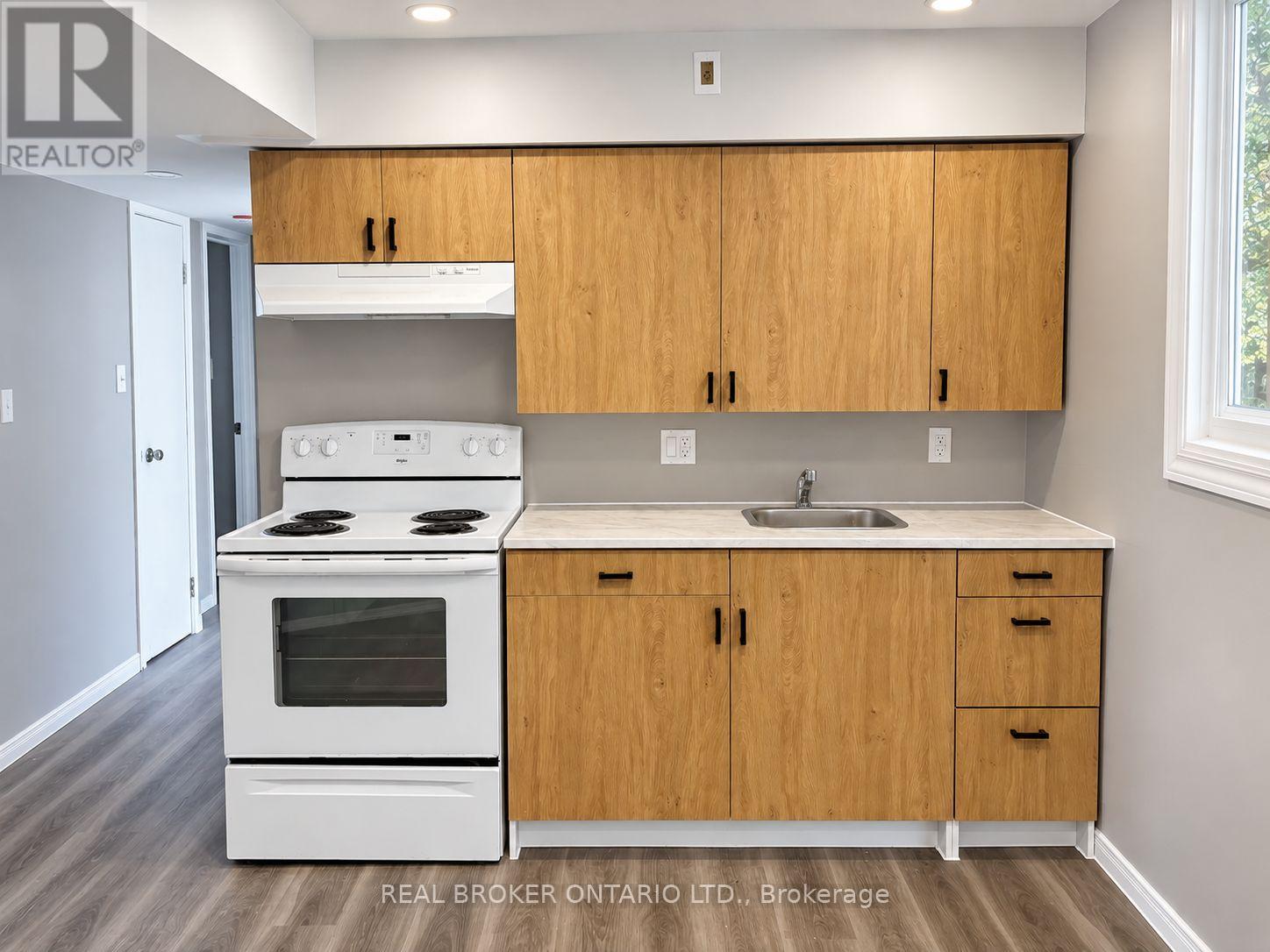 C - 93 BRYBECK CRESCENT — photo 3