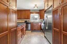 Foyer - 3 South Park Drive, Steinbach, MB R5G2E8 Photo 8