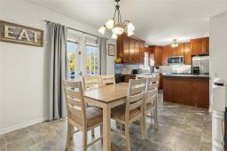 Family room - 3 South Park Drive, Steinbach, MB R5G2E8 Photo 9