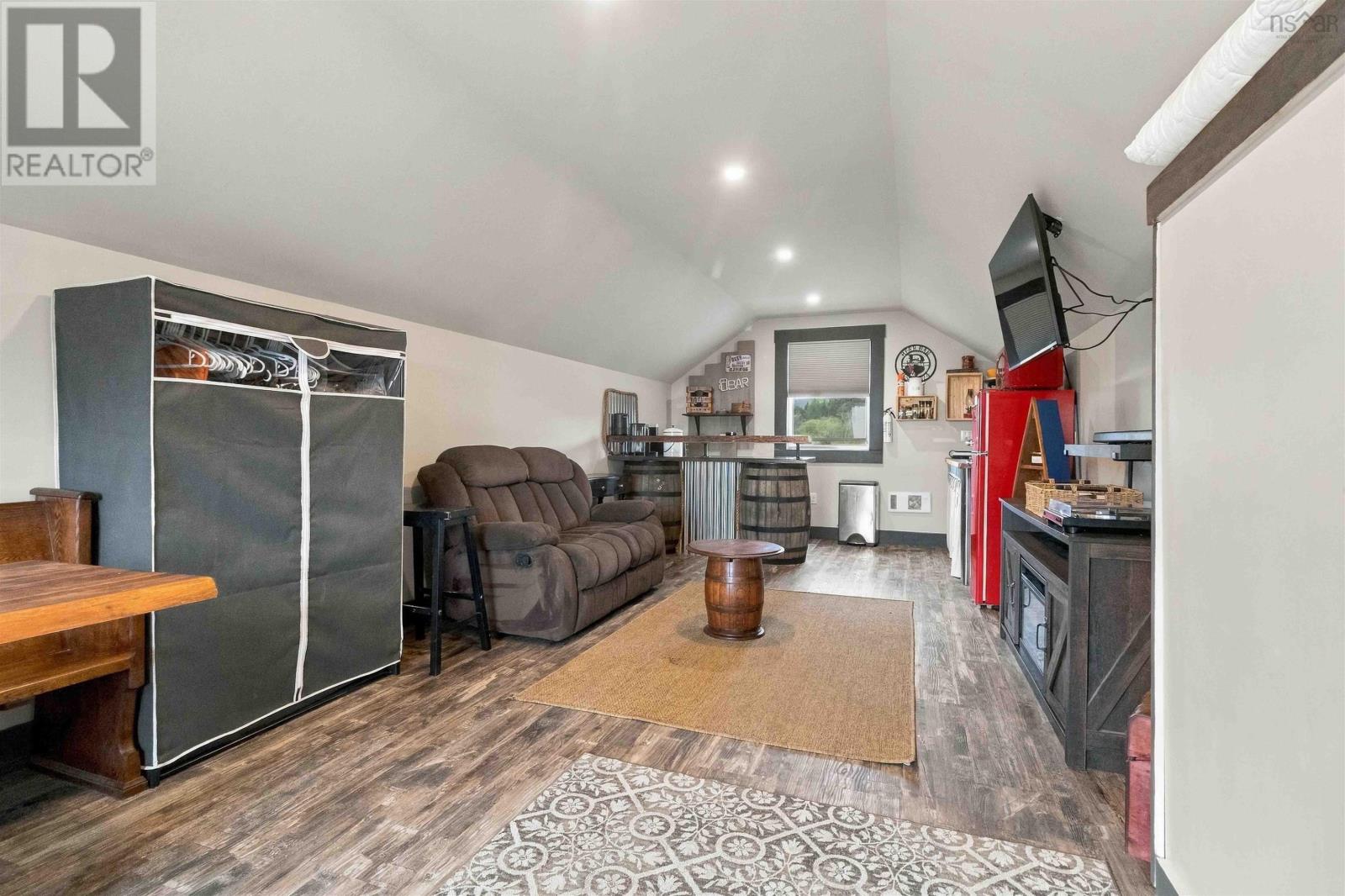 5645 Highway 7 - 36