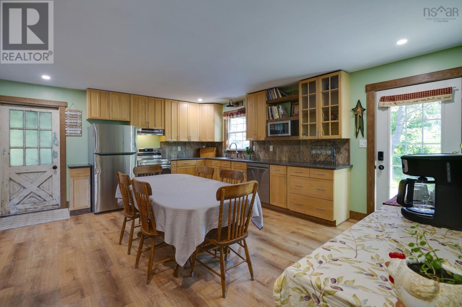 1260 Highway 201 - 8