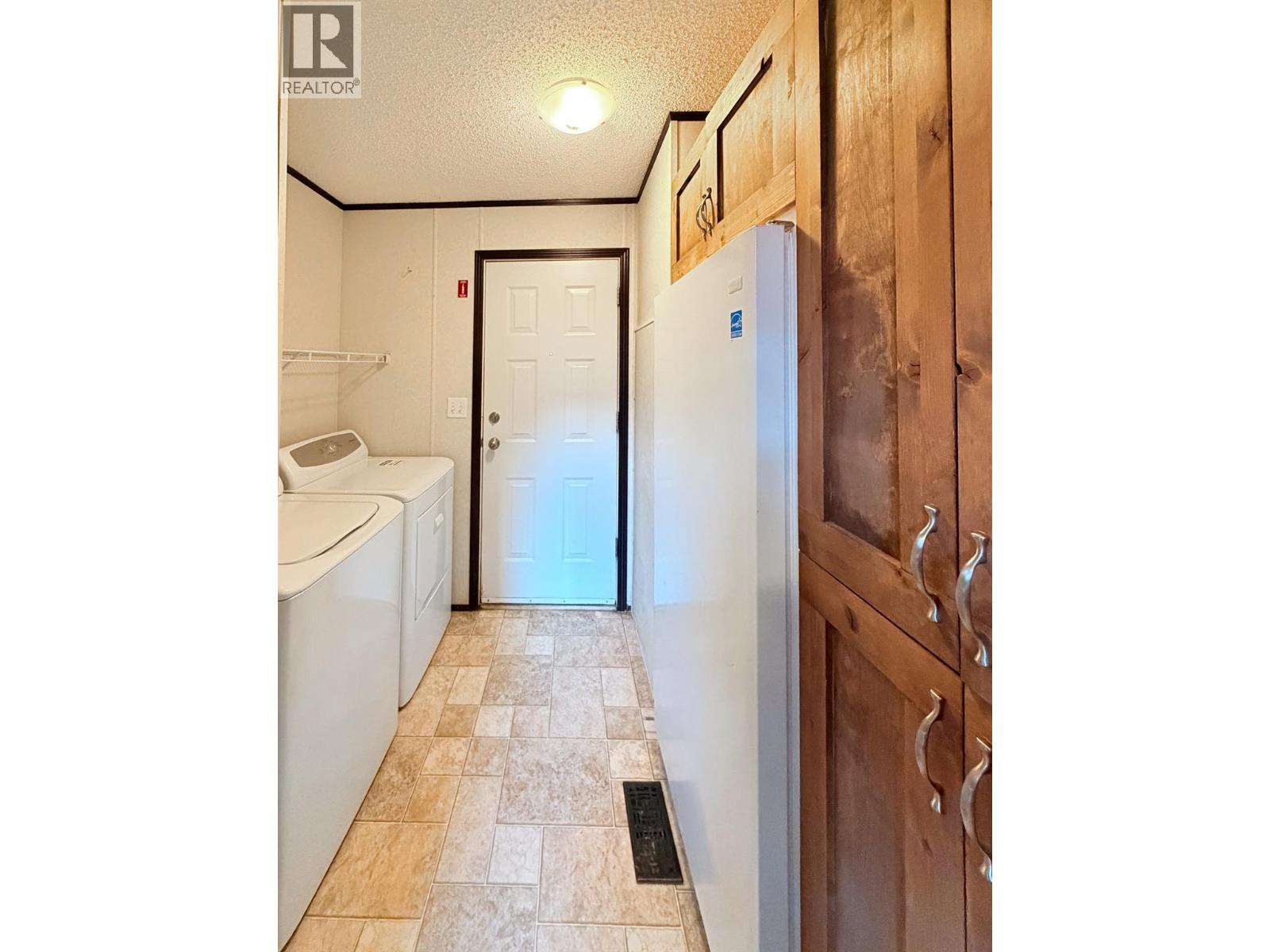 4821 CRESCENTWOOD Drive, Edgewater