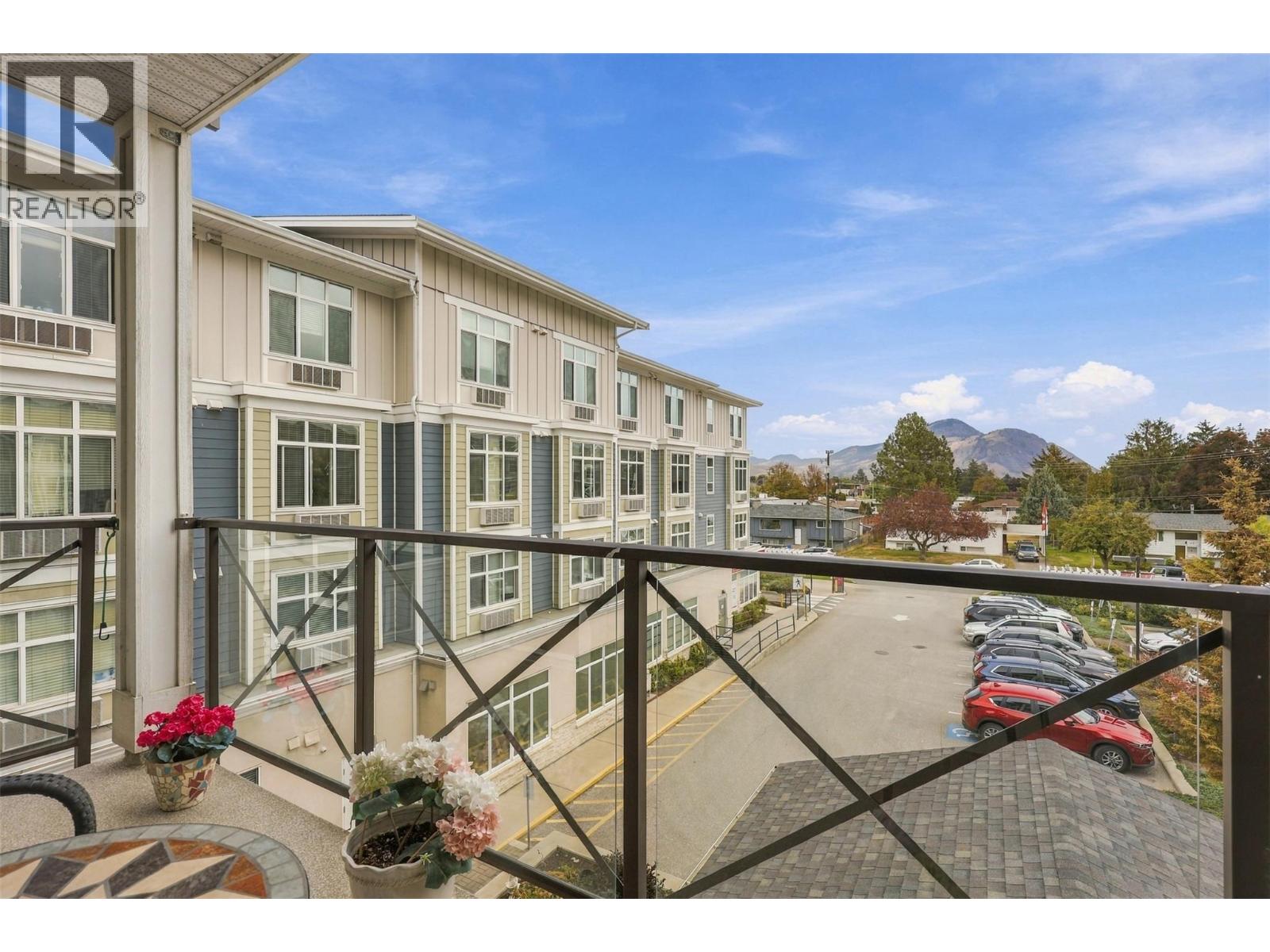#301 760 MAYFAIR Street - 11