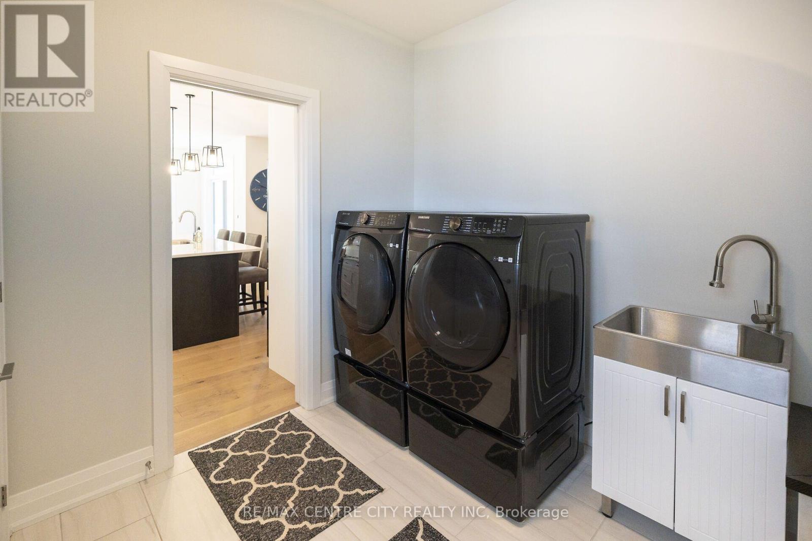2181 LOCKWOOD CRESCENT - 36