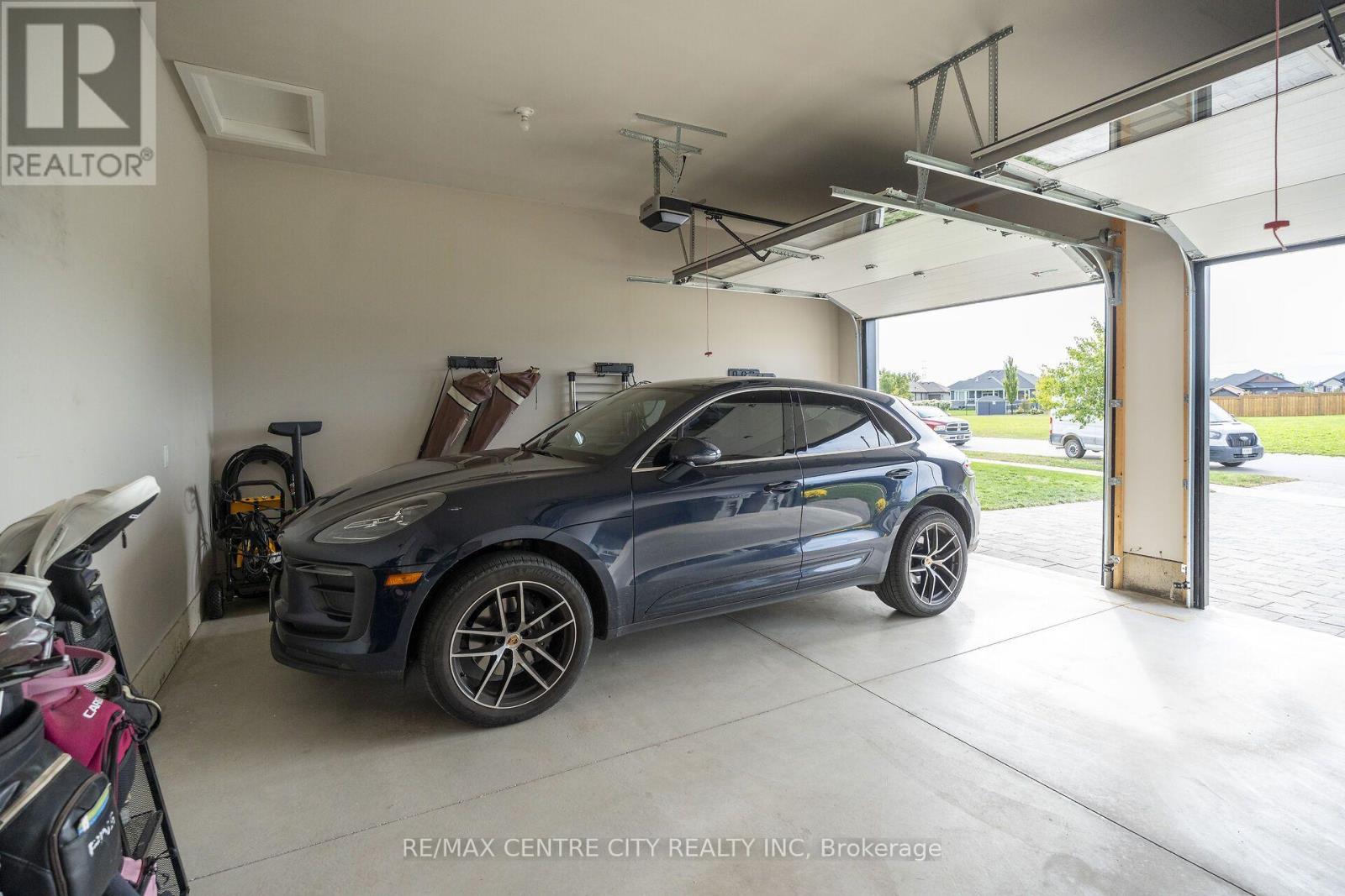 2181 LOCKWOOD CRESCENT - 38