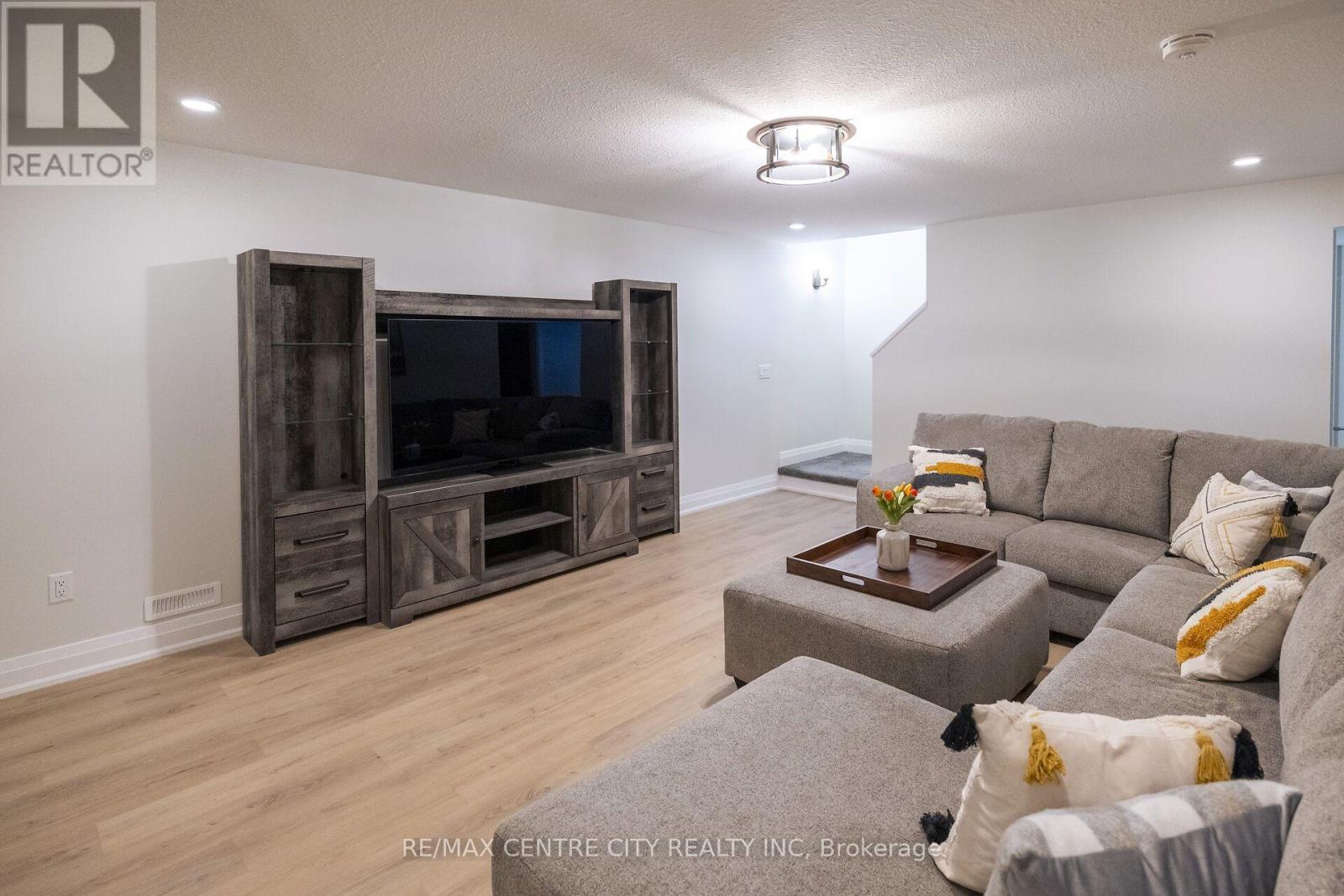 2181 LOCKWOOD CRESCENT - Image 40