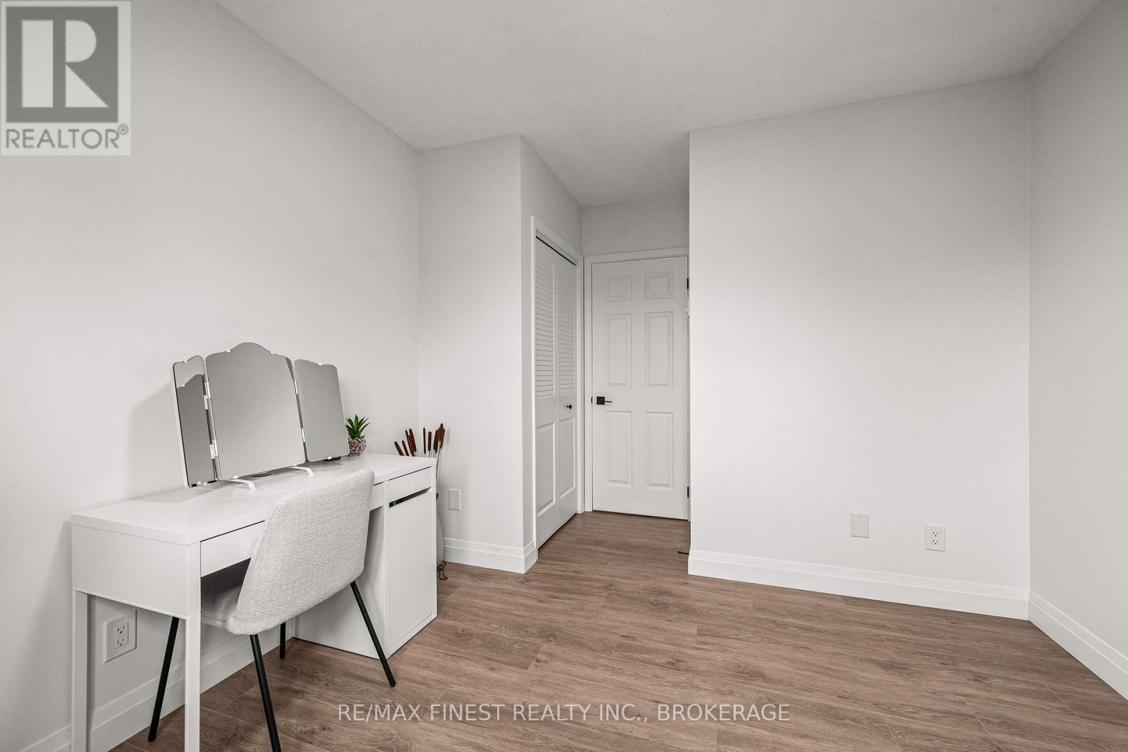 #501 315 REGENT STREET - Image 16