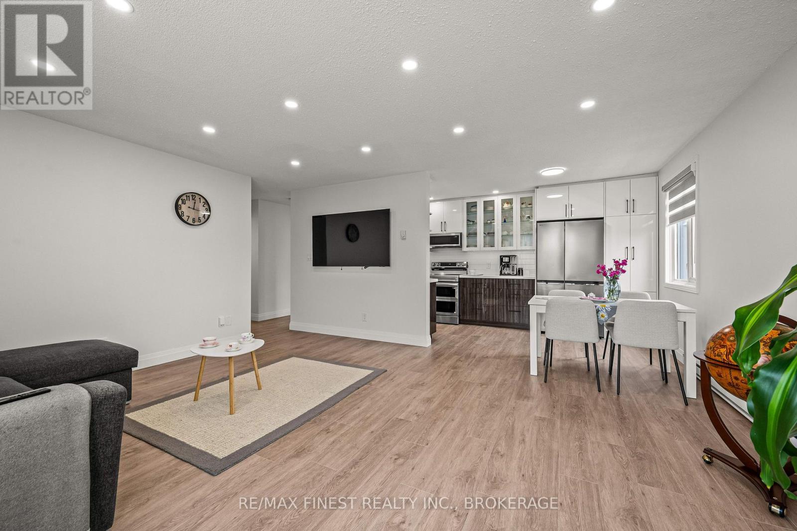 #501 315 REGENT STREET - Image 23