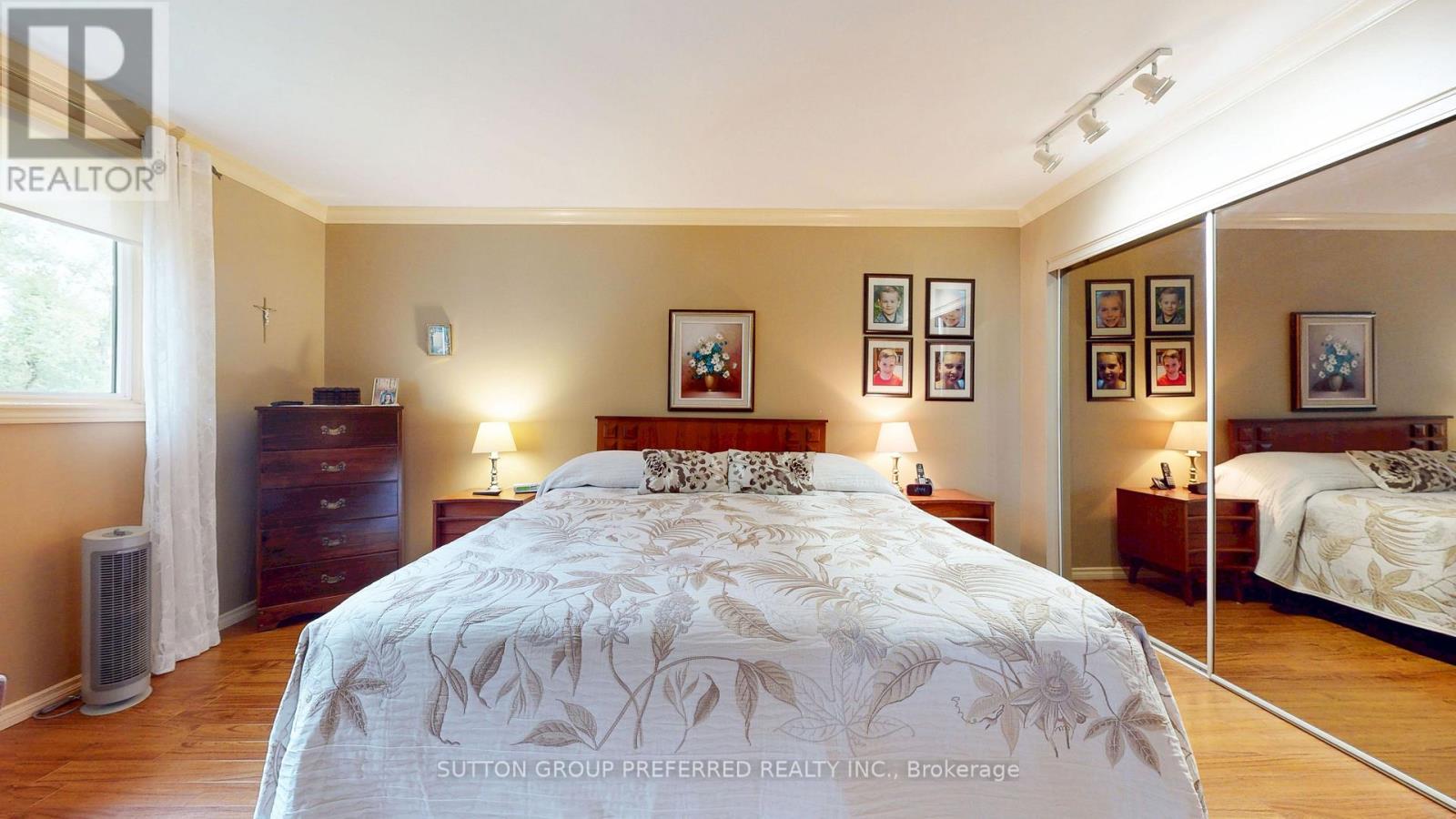 573 JAMAICA COURT - 22