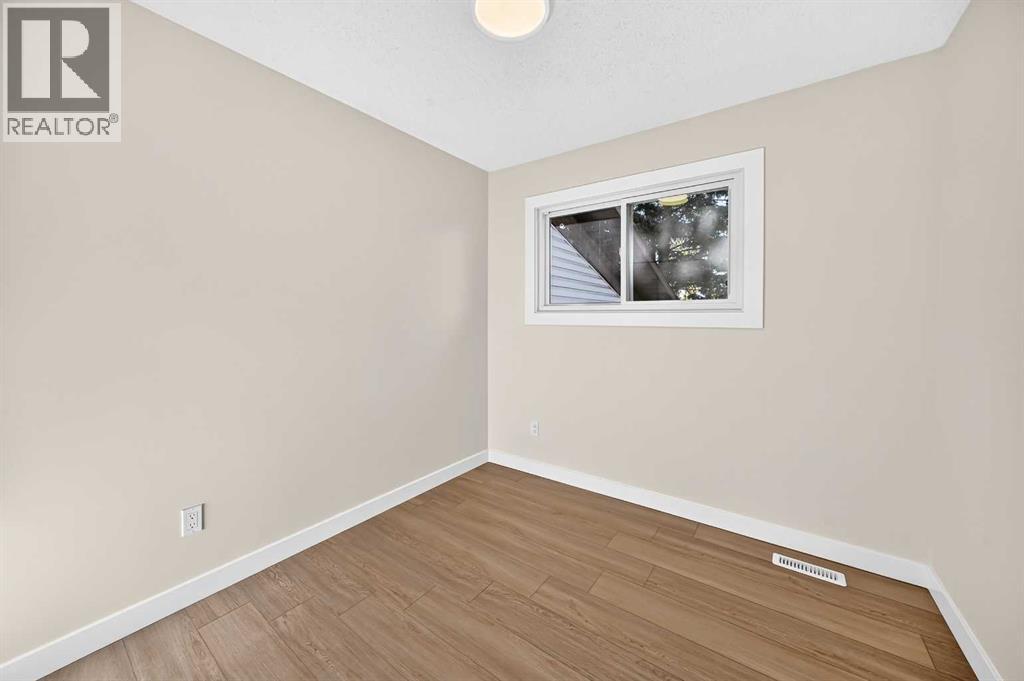 18 Dalhousie Crescent NW - 30